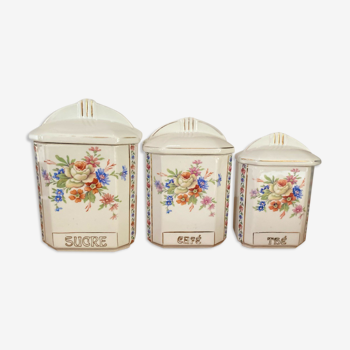 Pots à épices avec motifs floraux