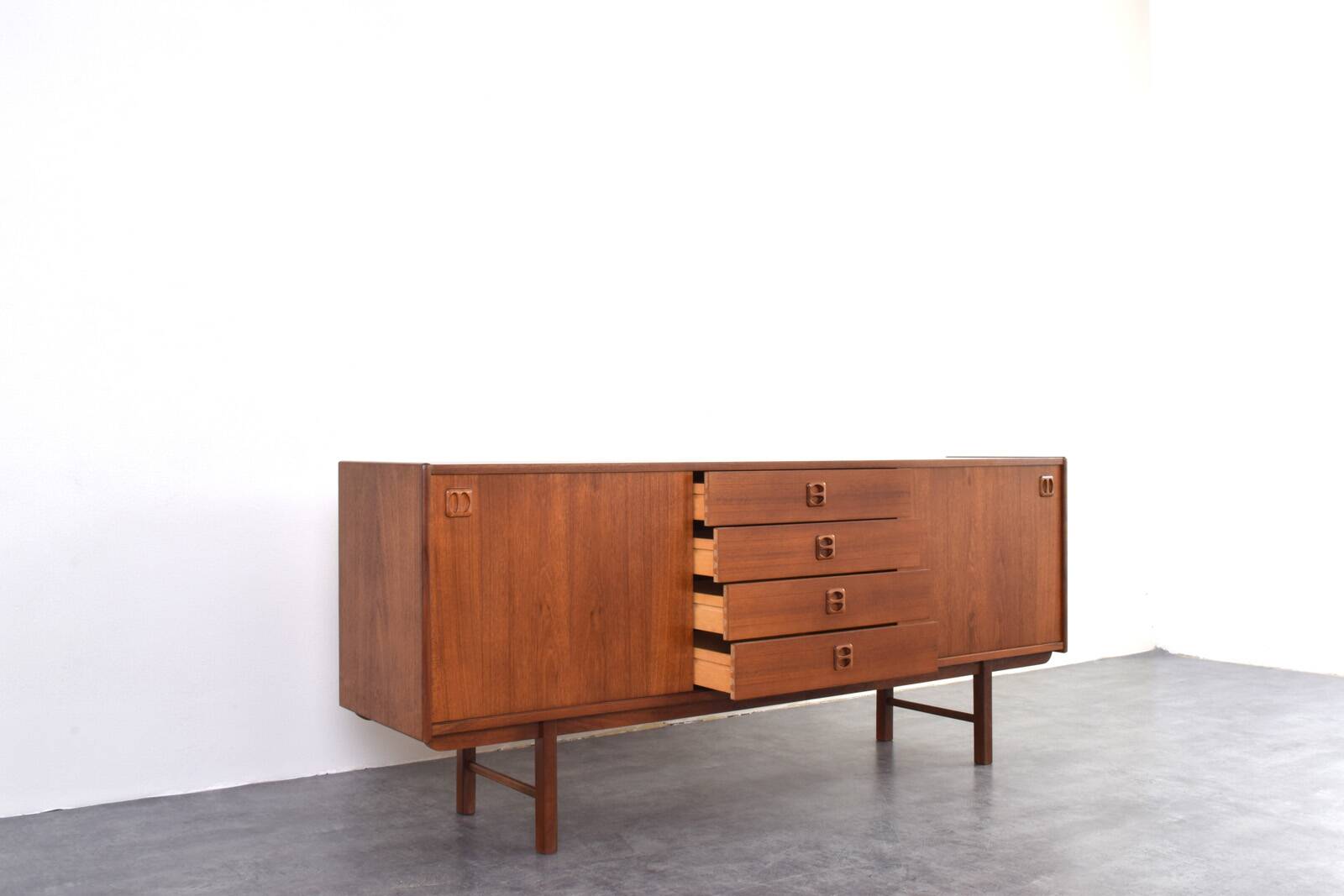Buffet en teck du milieu du siècle par Klippan Korsør pour Ikea, années 1960.