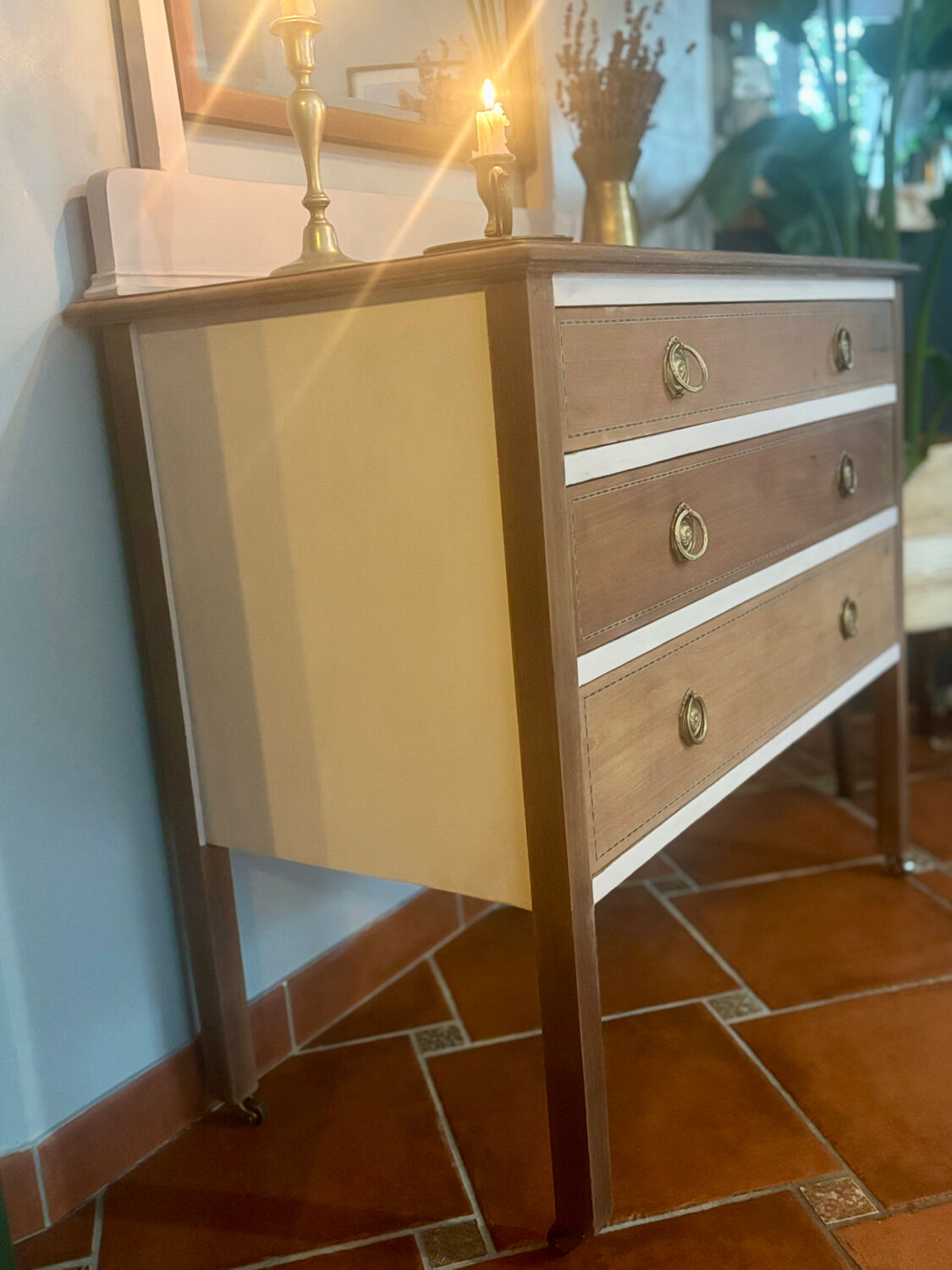 Commode ancienne française en merisier avec miroir – restaurée et peinte