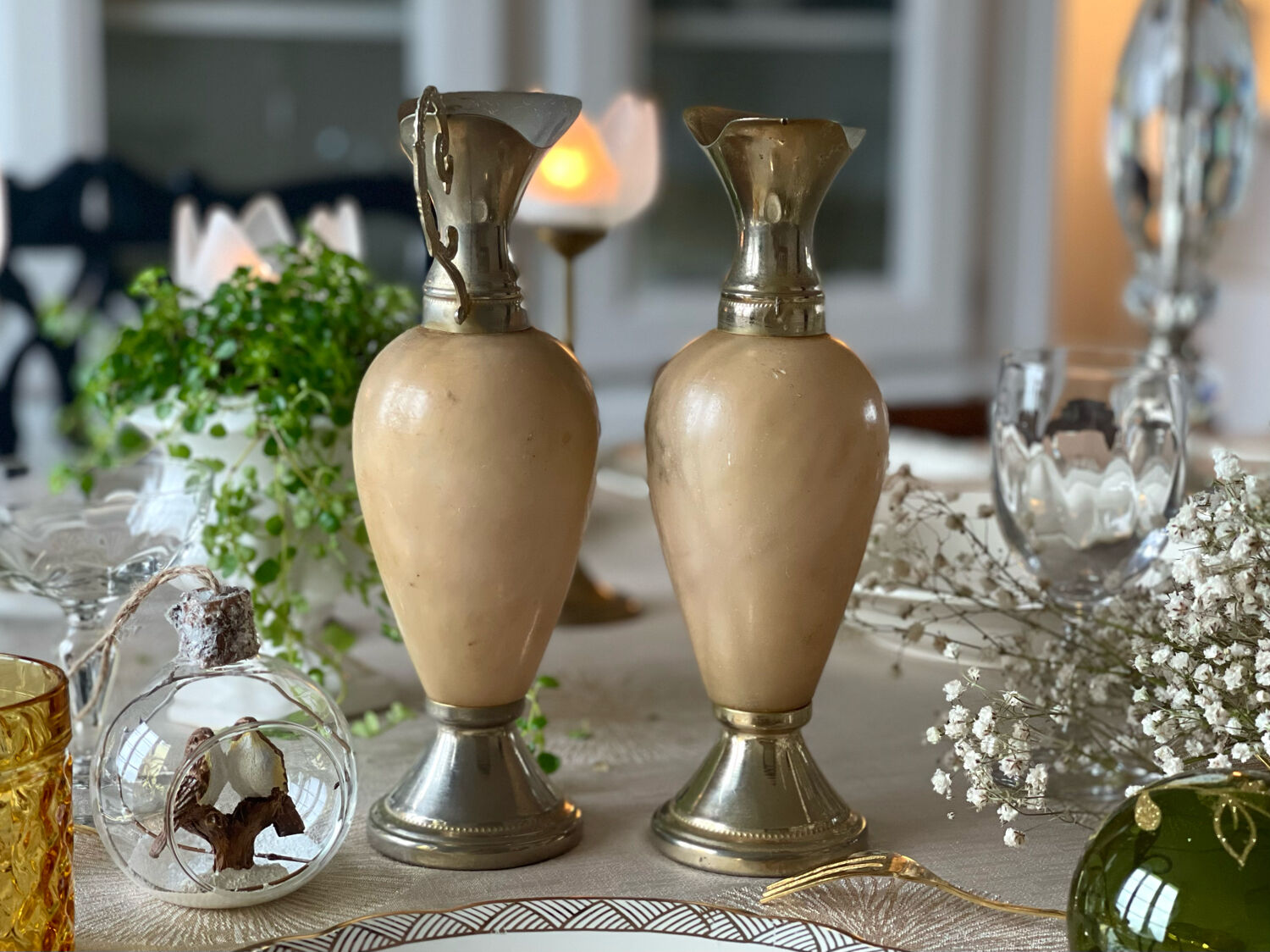 2 alabaster soliflores