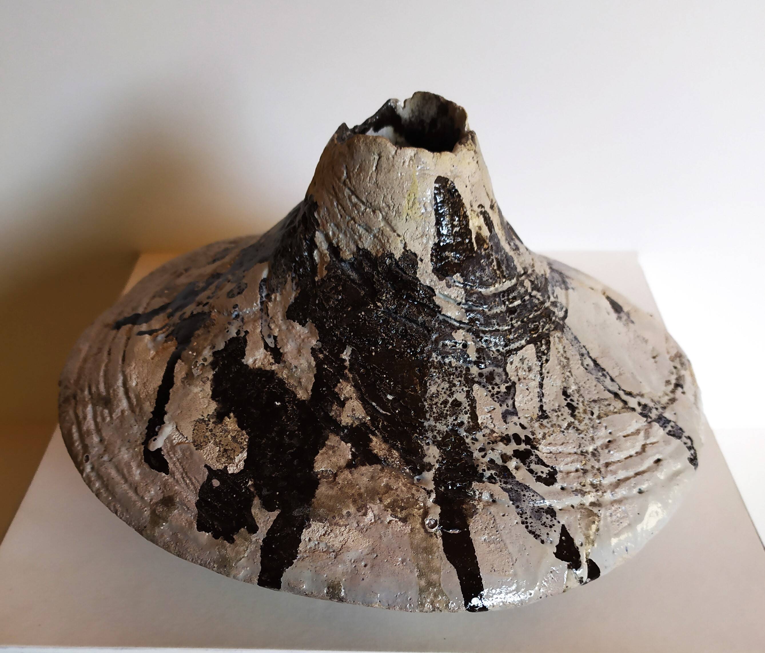 Tev Volcano Vase on the Akoun side