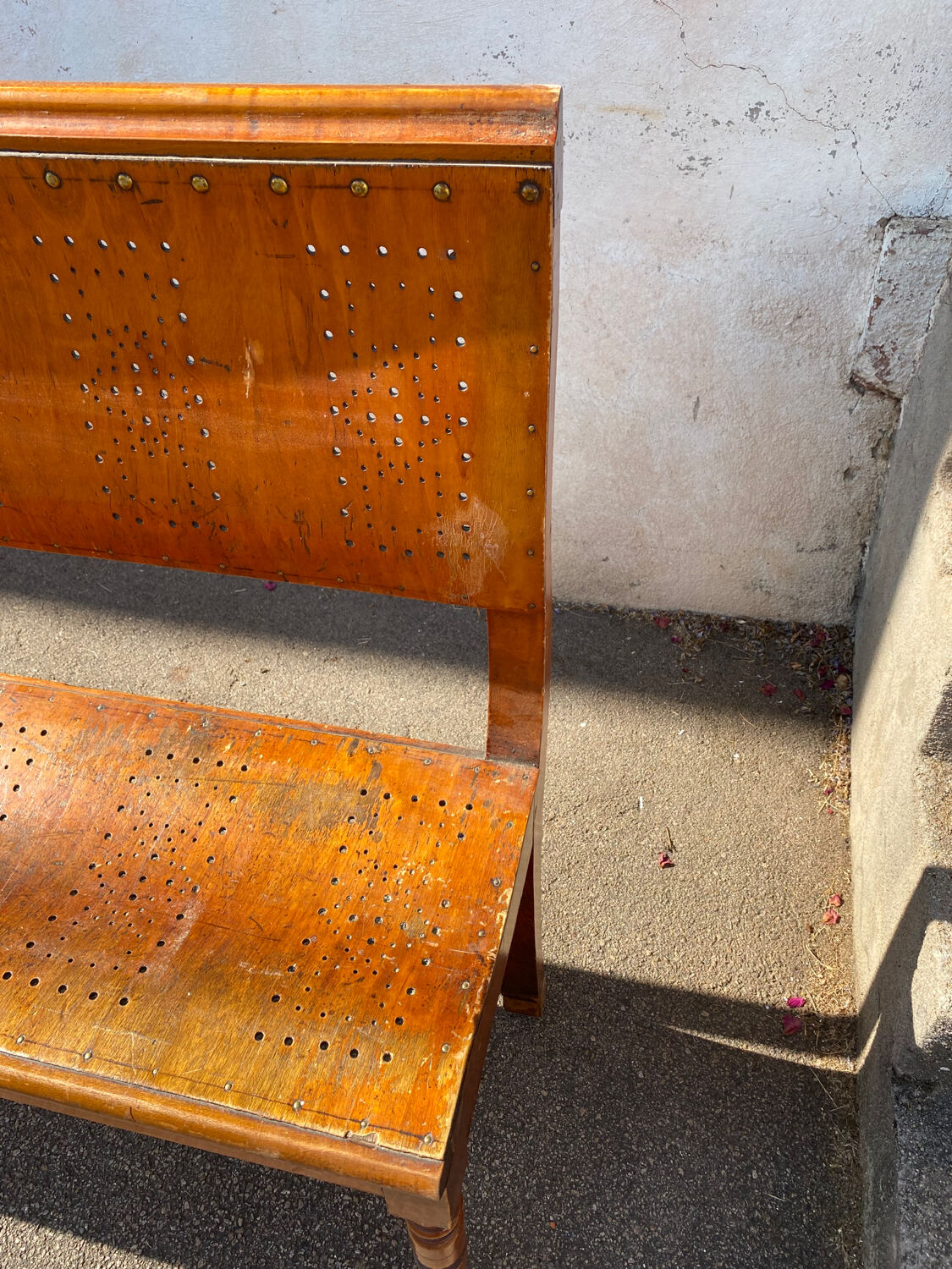 Vaucant bistro bench