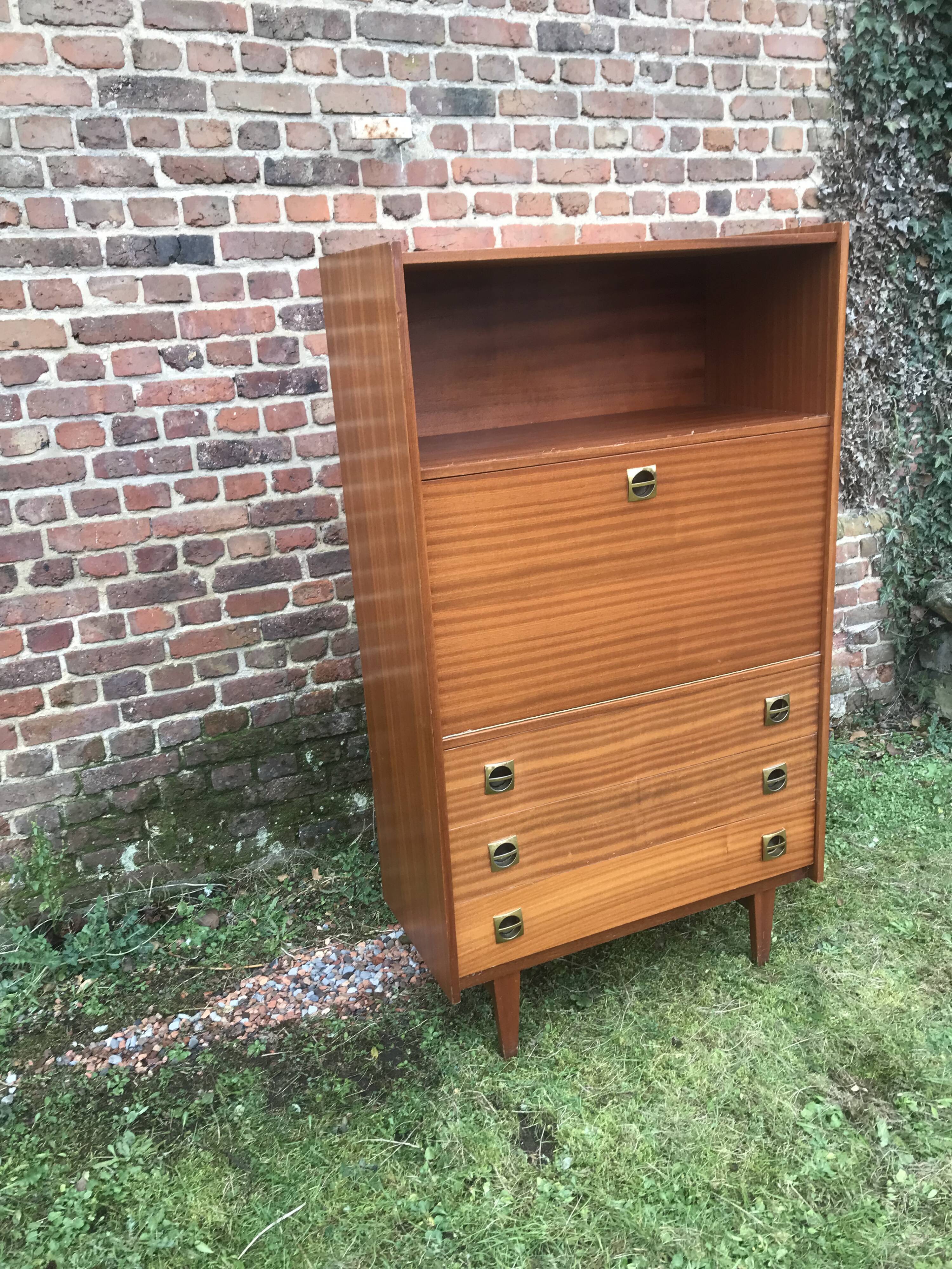 Vintage showcase