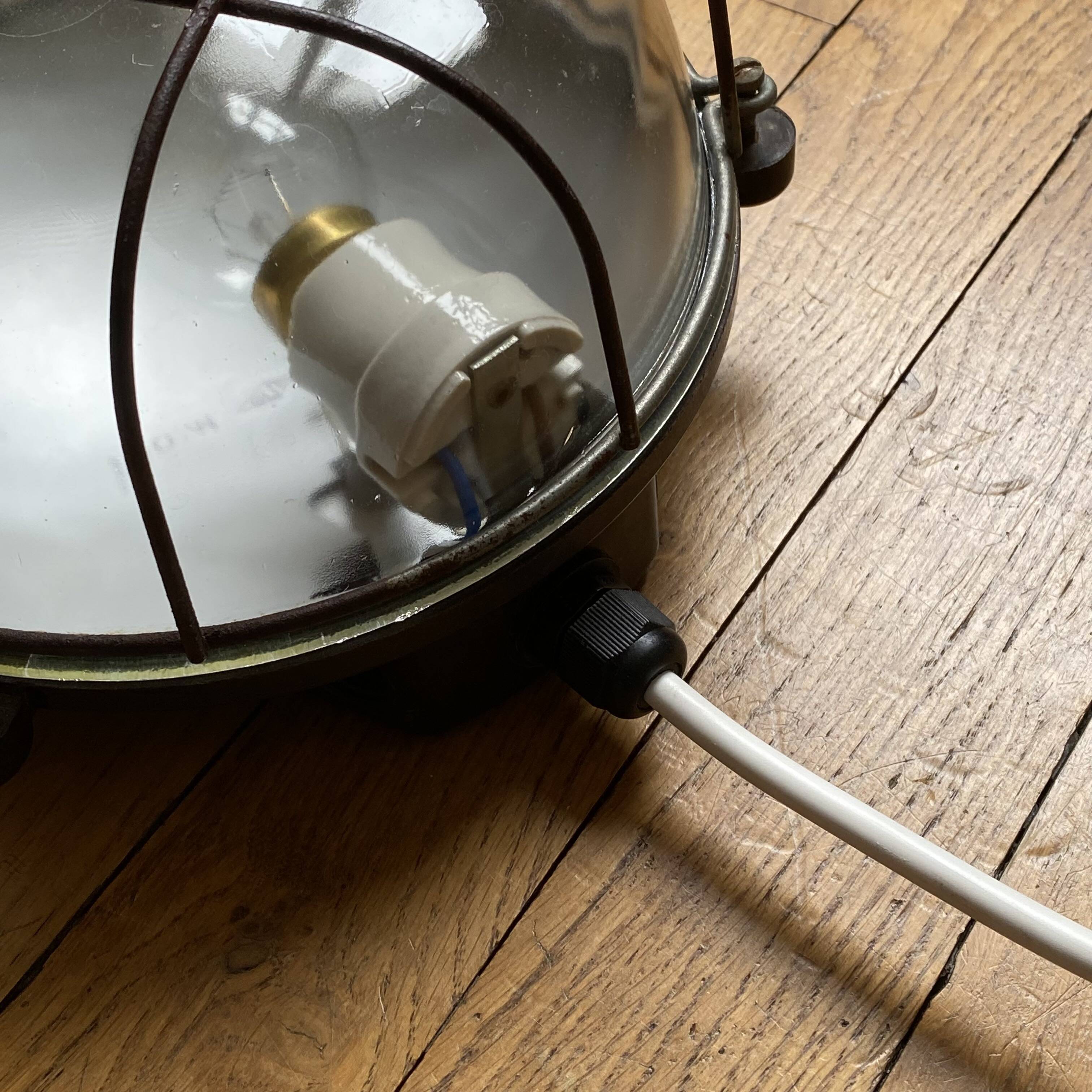 Waterproof industrial porthole light in Bakelite with a glass globe.