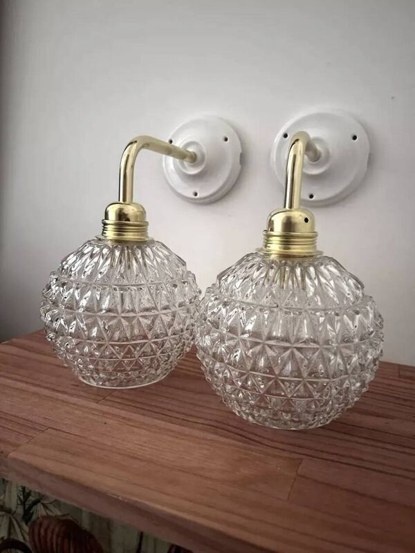 Paire d’appliques vintage en verre ciselé