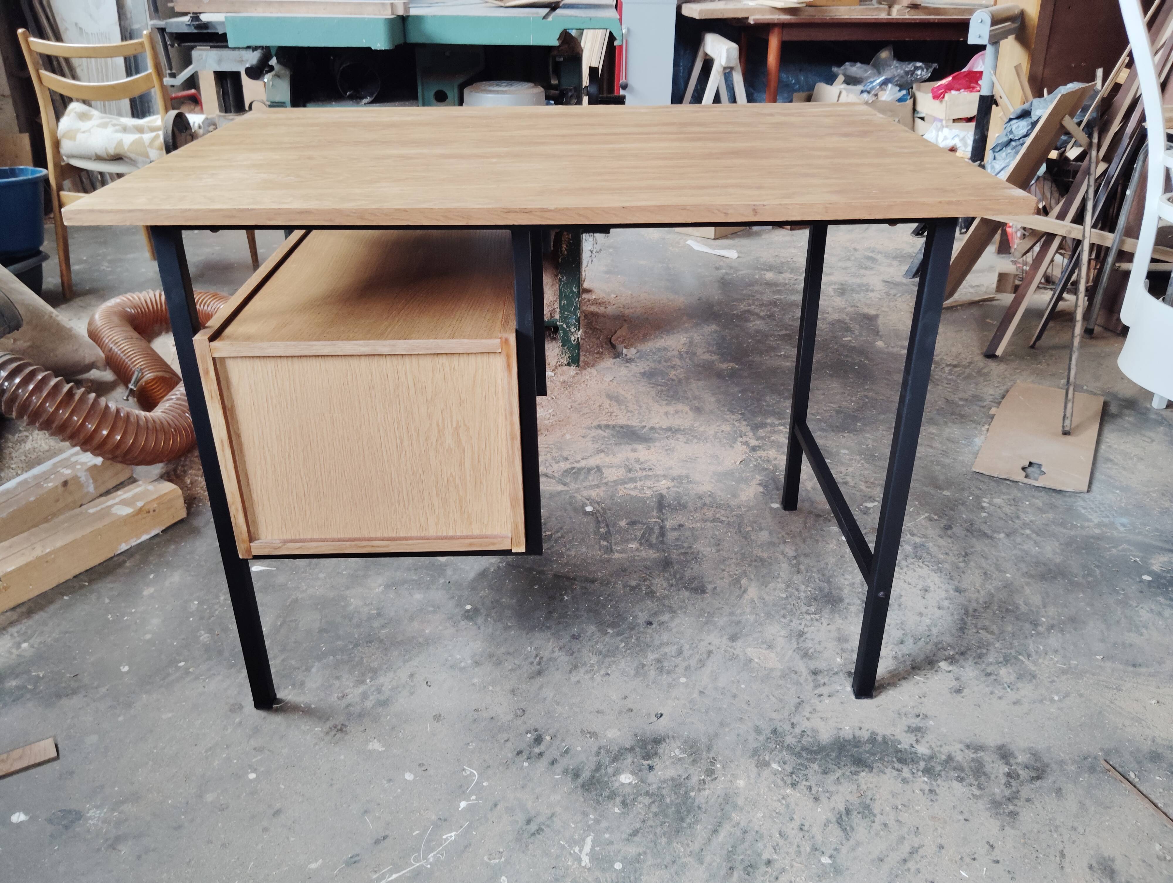 Bureau moderniste ou industriel