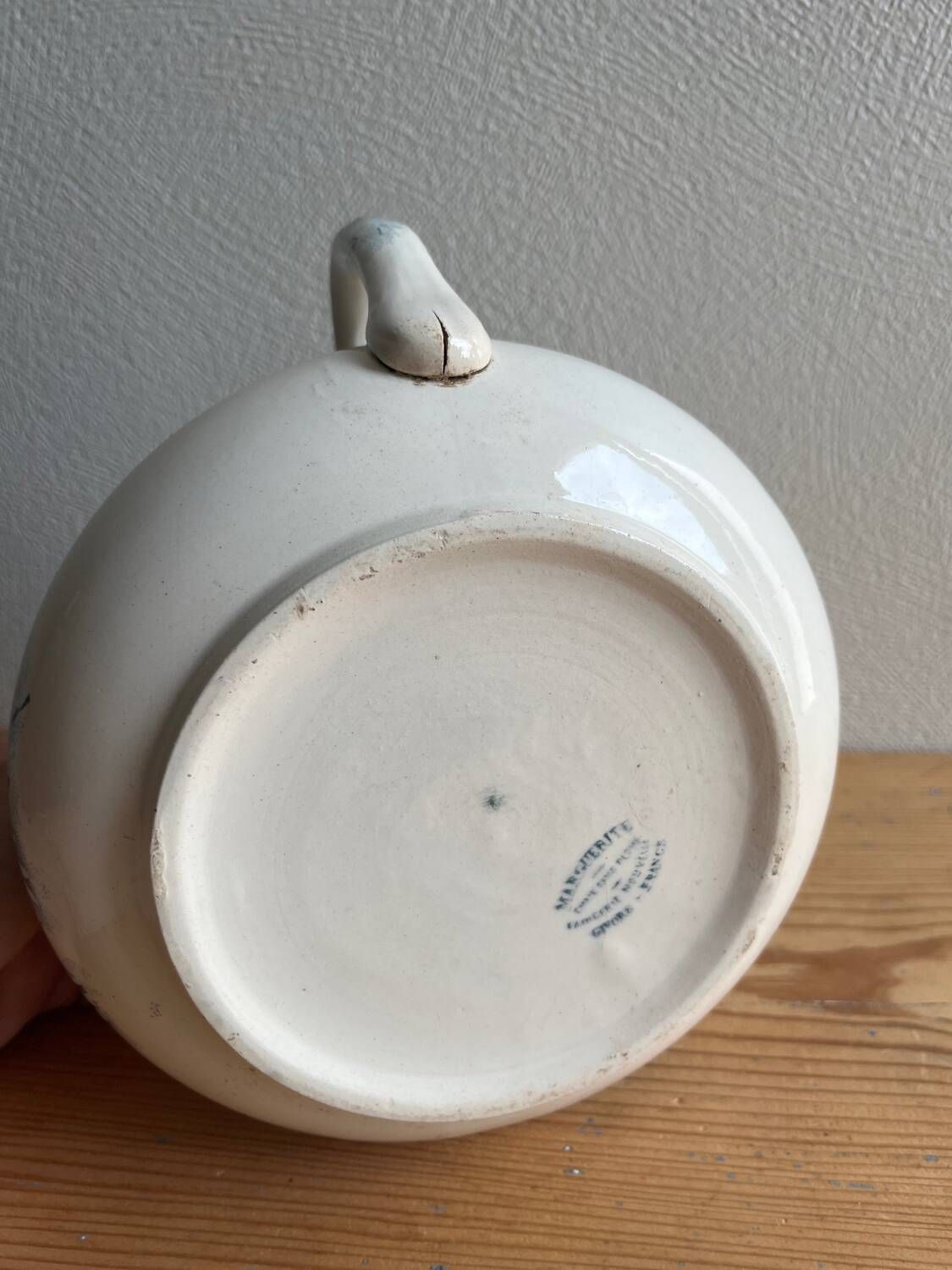 Old jug / pitcher with Daisy pattern from La Faïencerie Nouvelle in Givors.