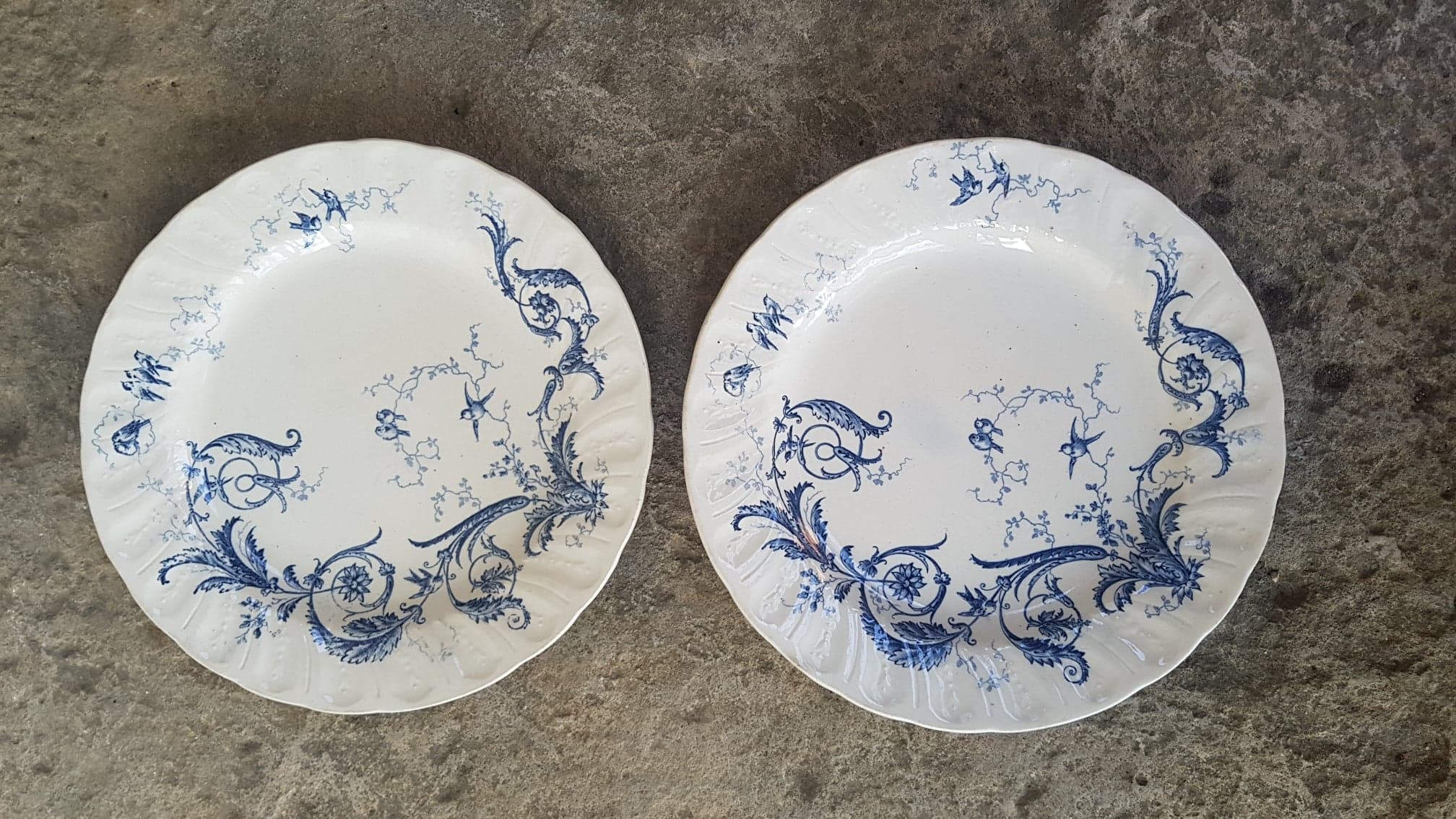Set of 2 plates in Iron Earth Gien model Rinceaux
