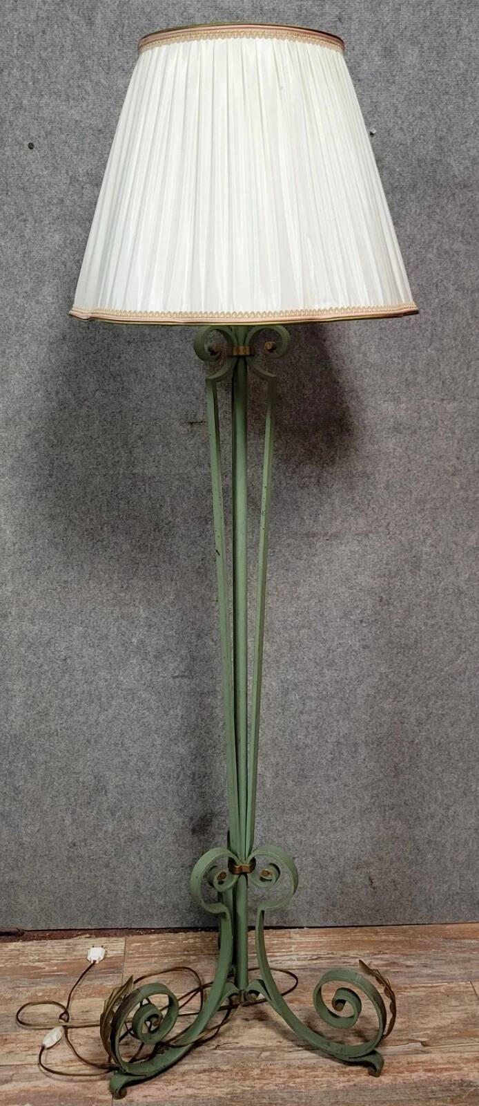 Lampadaire en fer forgé français