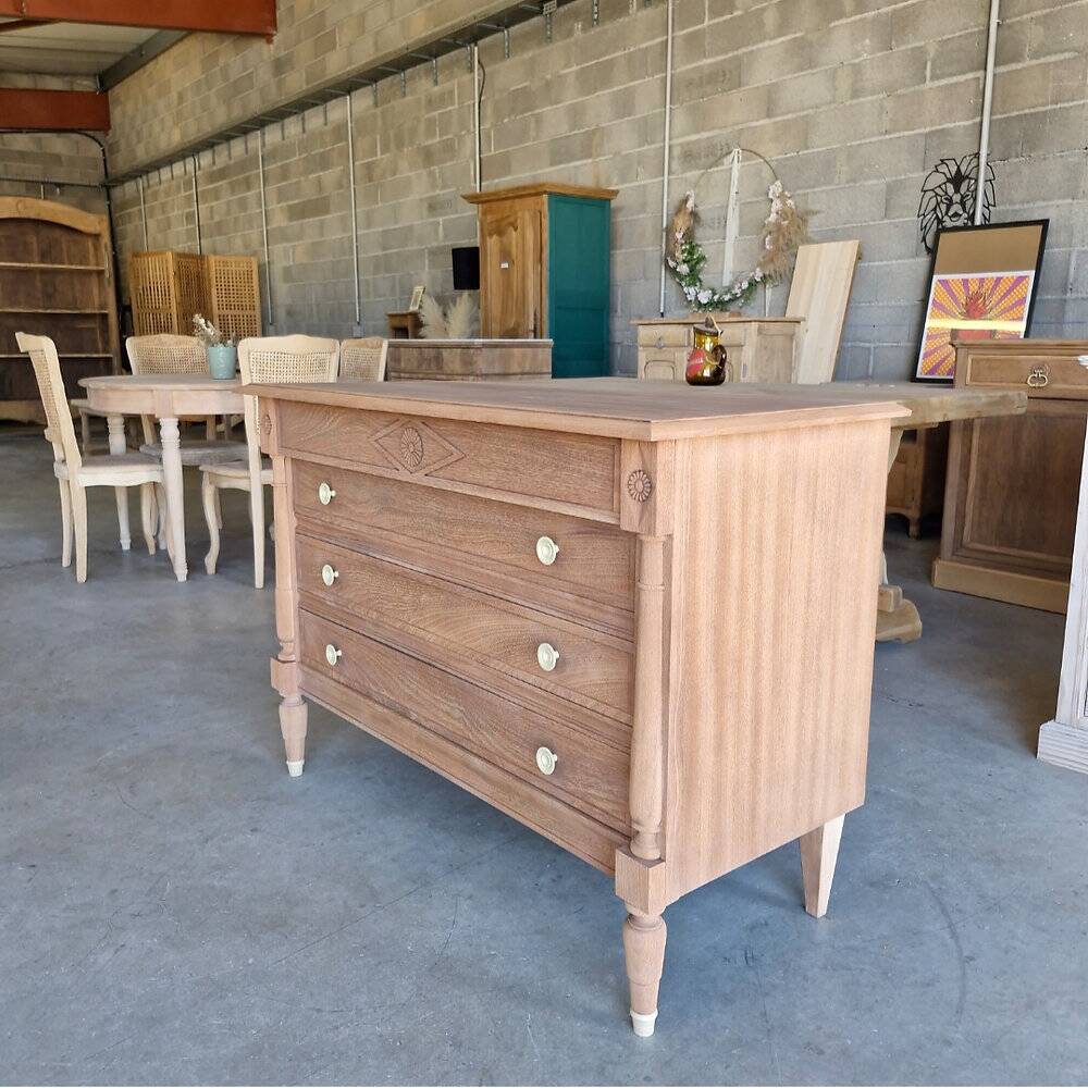 Mahogany chest of drawers – reinterpreted Louis XVI style