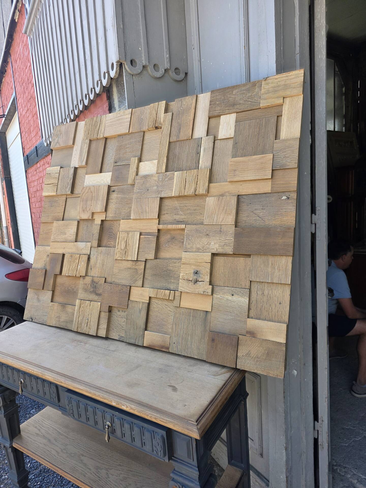 Decorative wall panel in solid oak