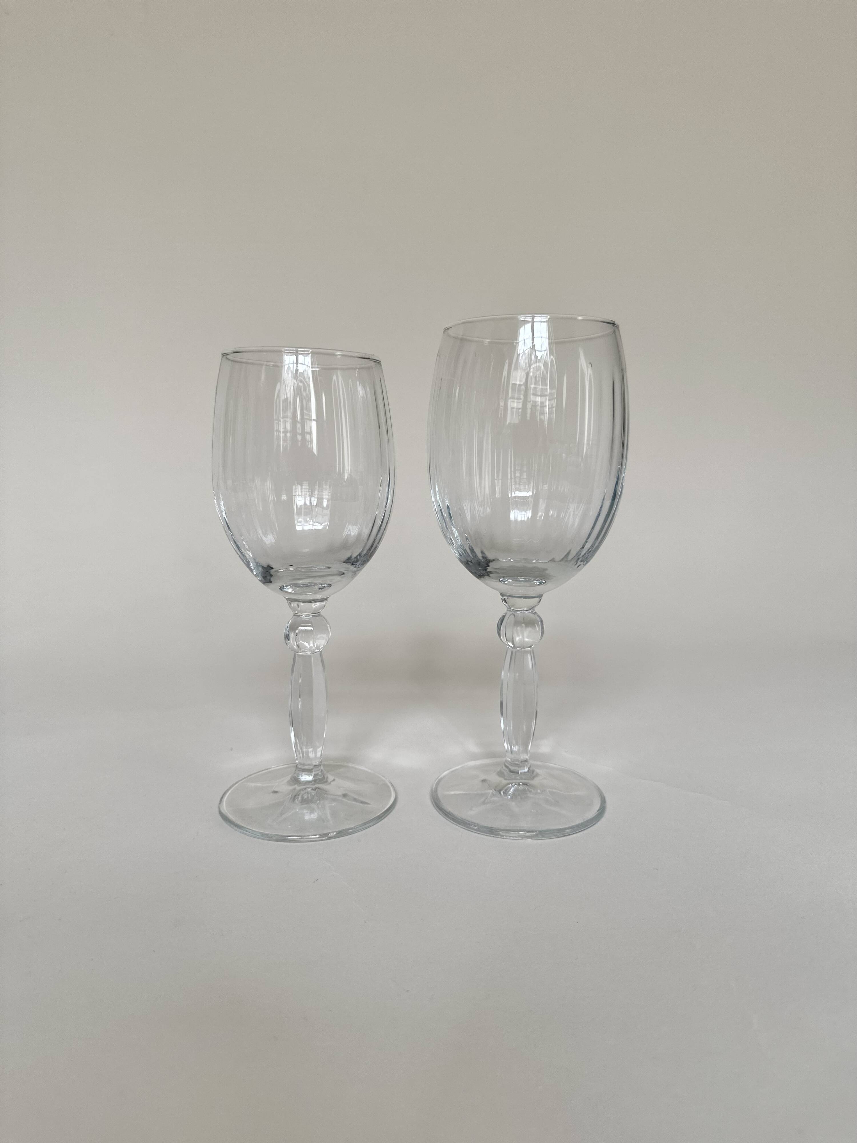 Set of 4 water glasses and 4 wine glasses, swirling glass