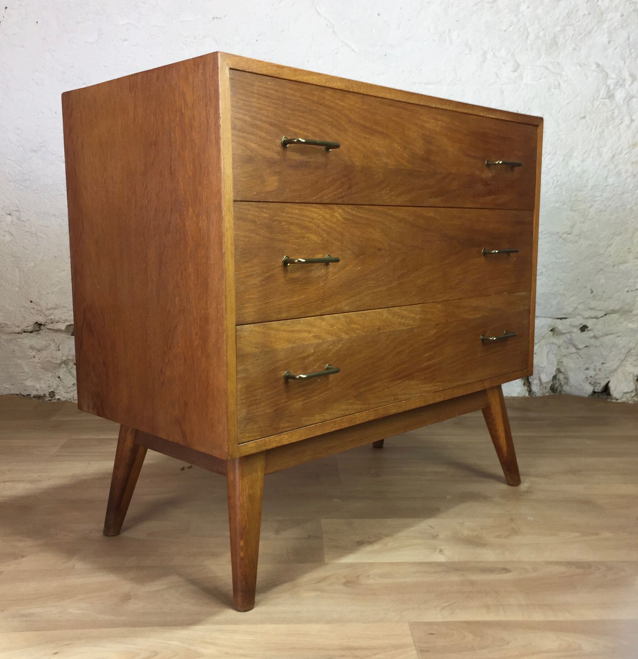 Dresser 1950