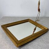 Miroir vintage en bois à poser ou à suspendre de couleur dorée