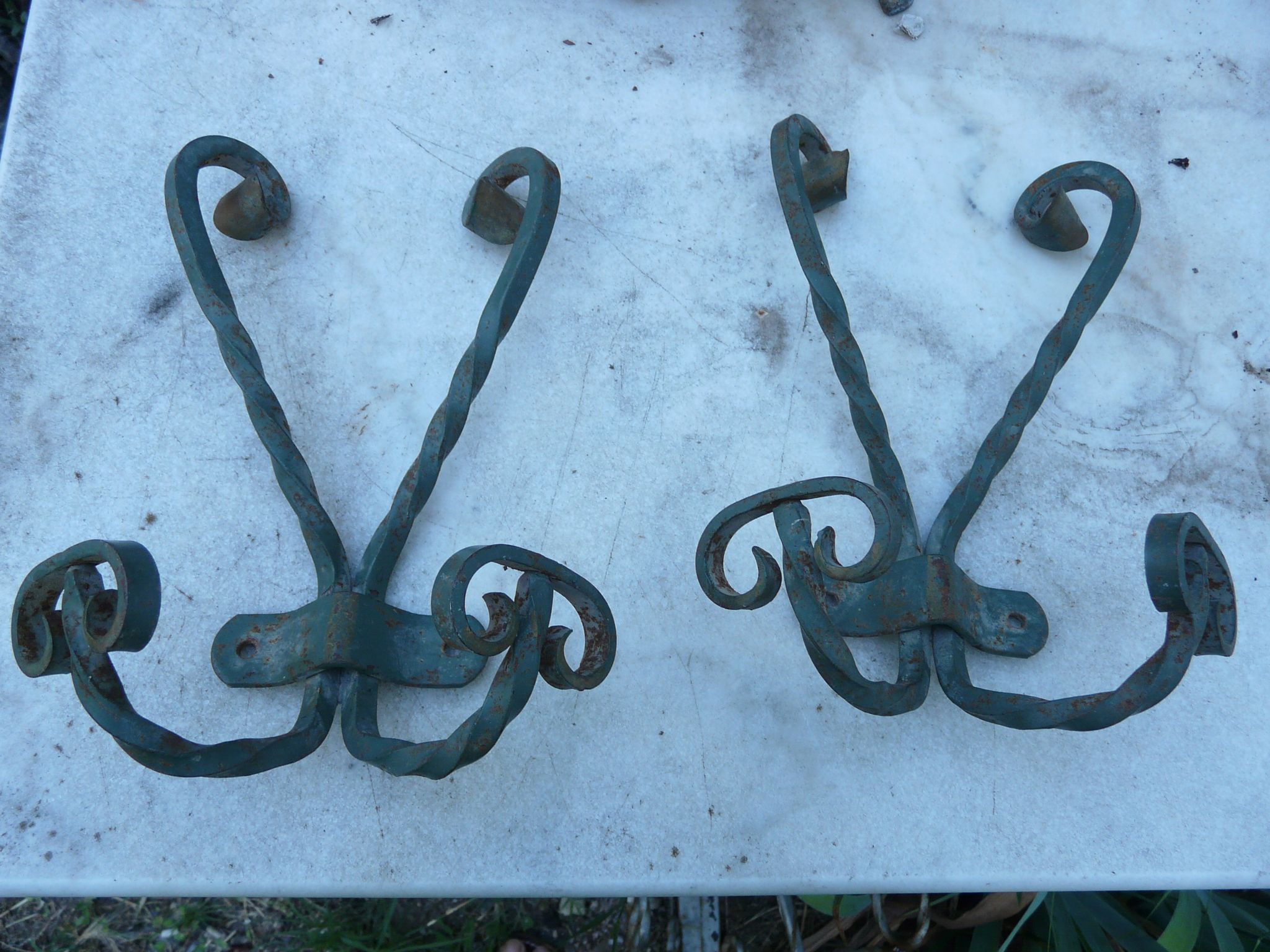 2 wall coat rack in wrought iron with 4 hooks