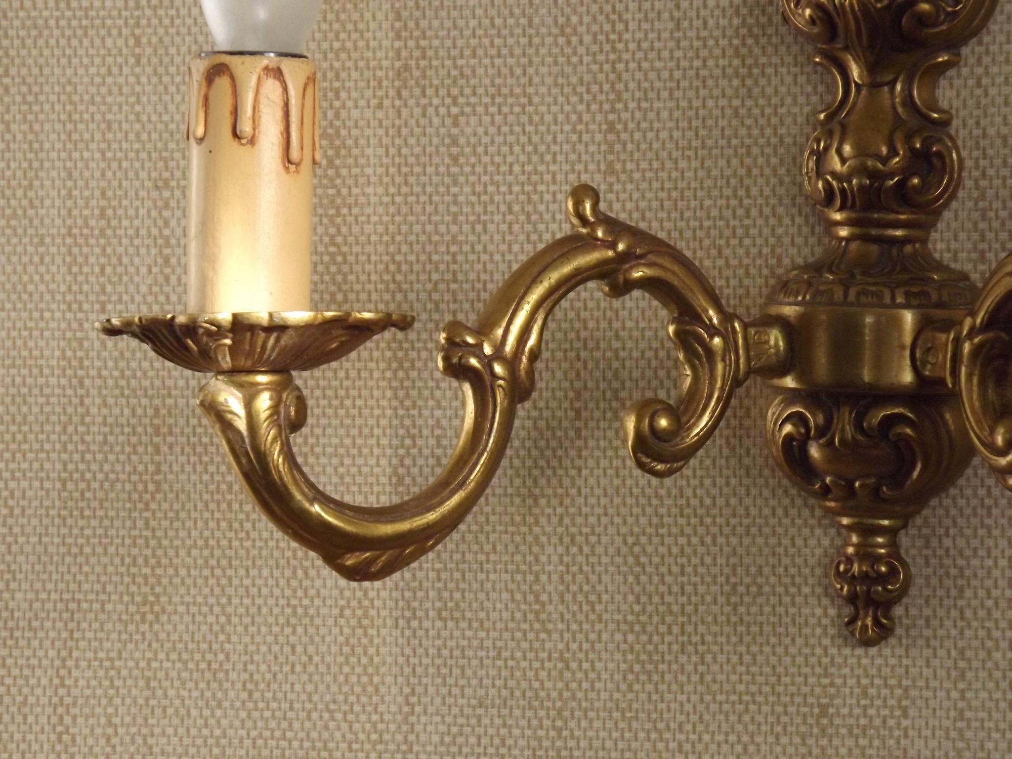 Double bronze wall light, vintage French traditional style, scrolled arms 5097.