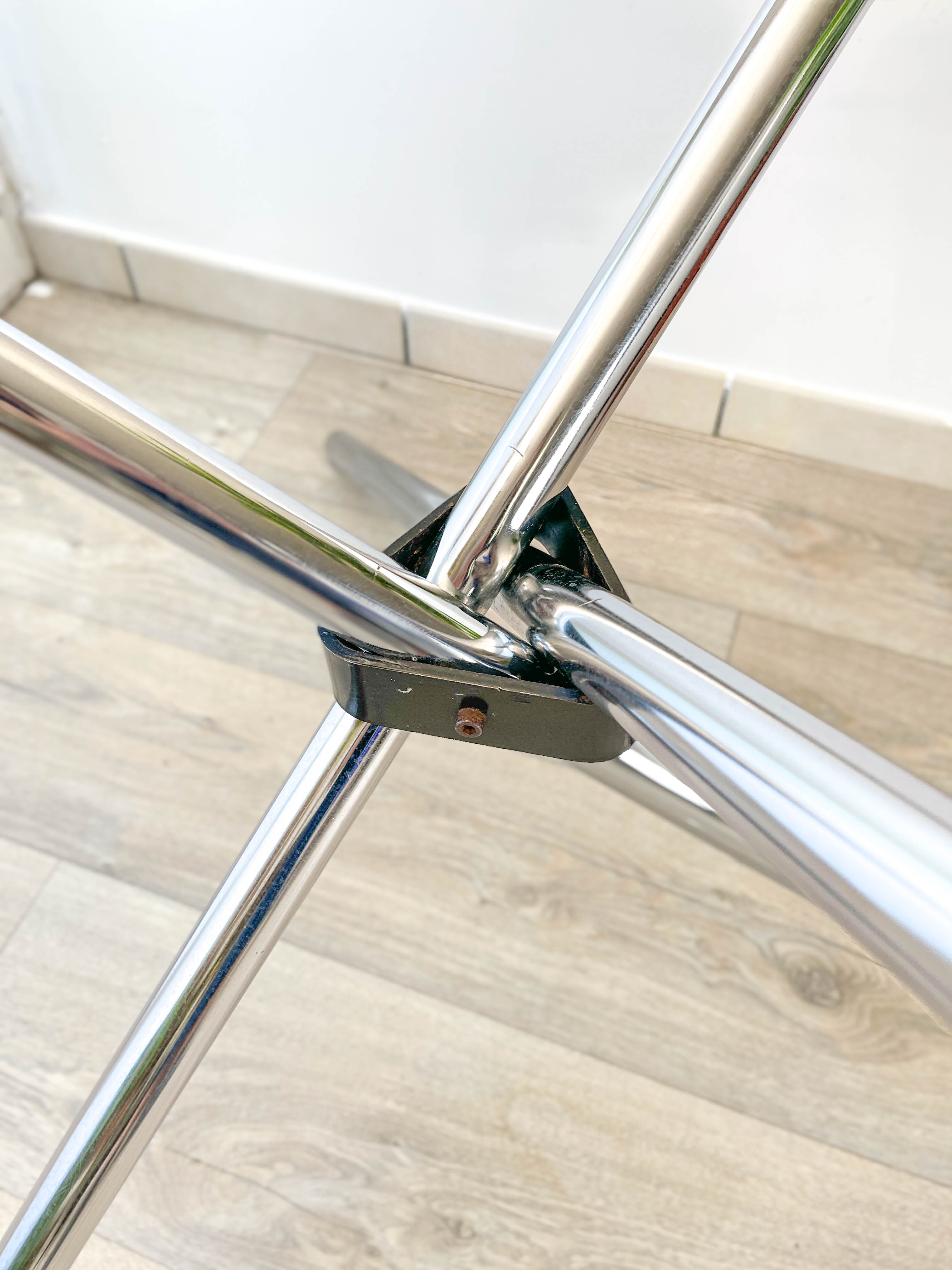 Round tripod table in smoked glass Roche Bobois 70
