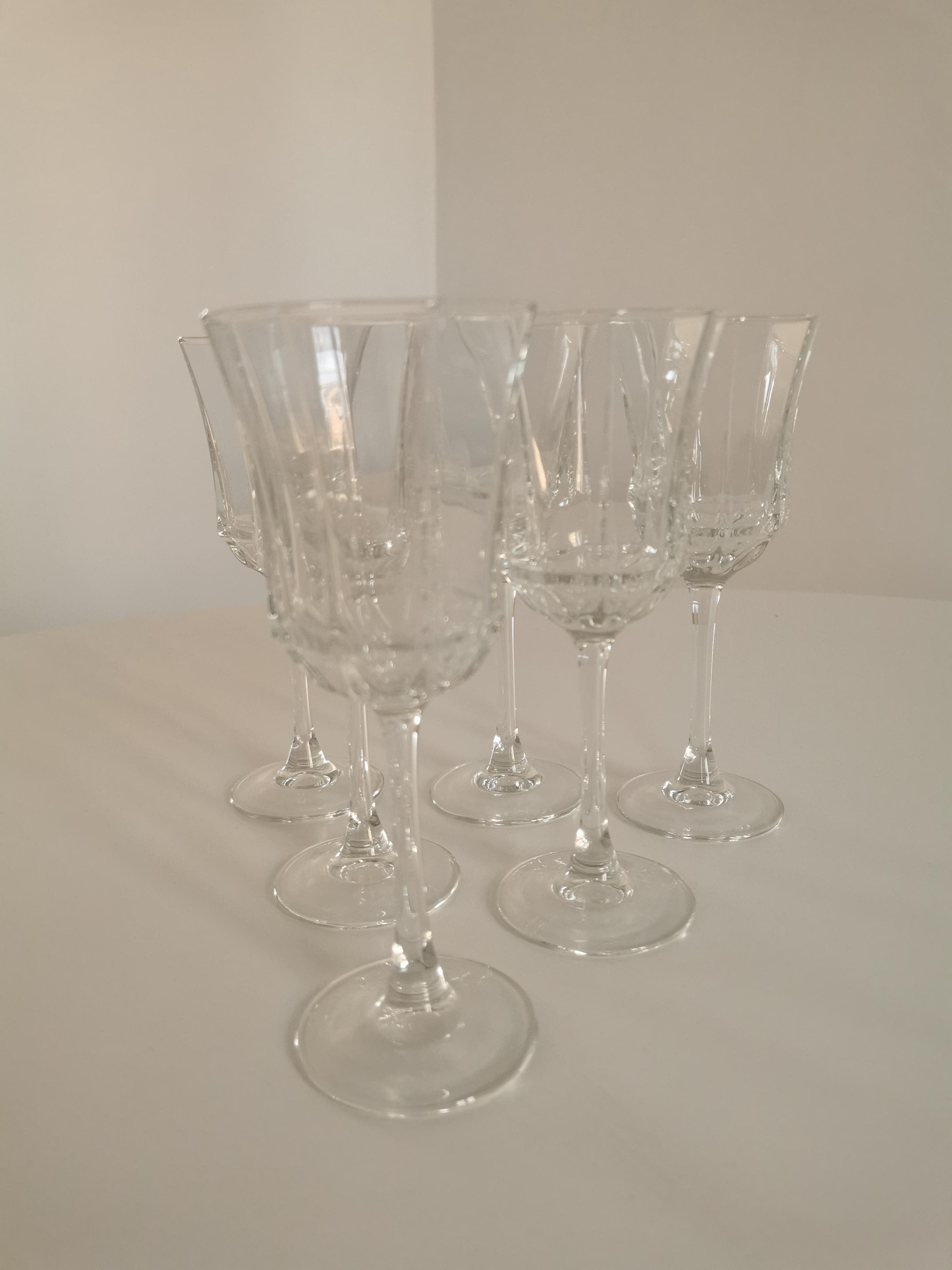 Service of 6 glasses a Vin Luminarc france