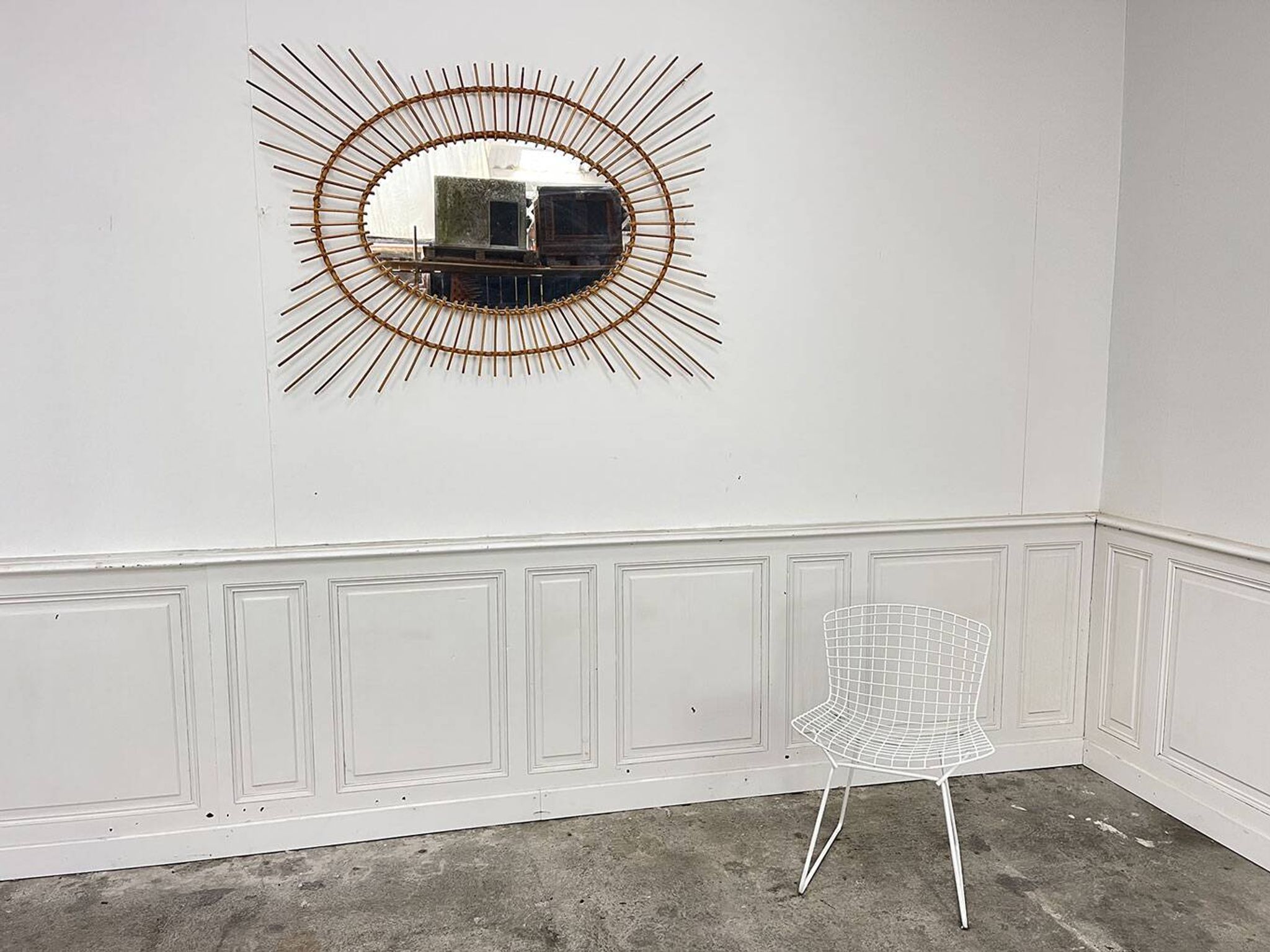 Grand miroir soleil en rotin 1960