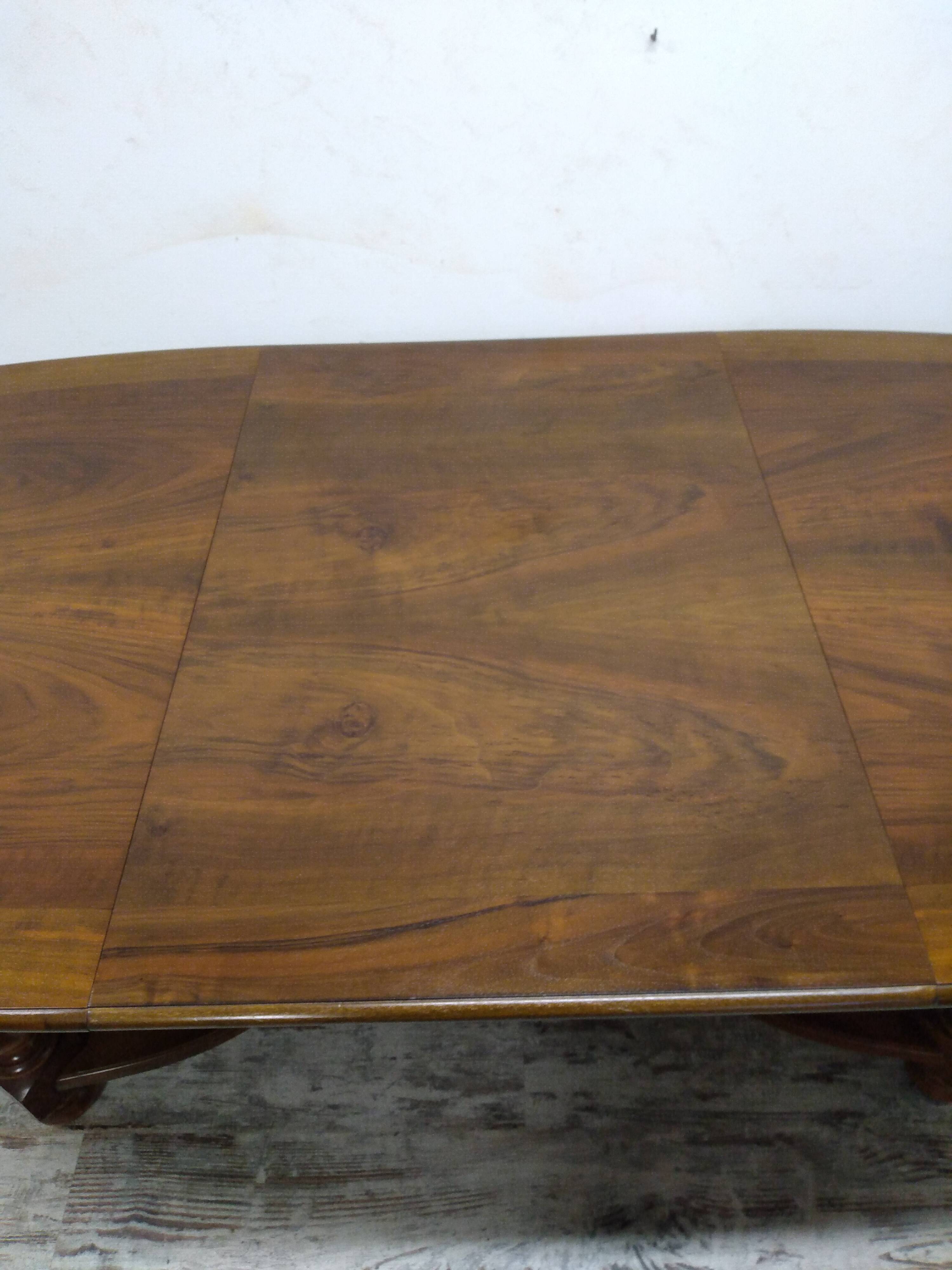 Table style Louis XIII