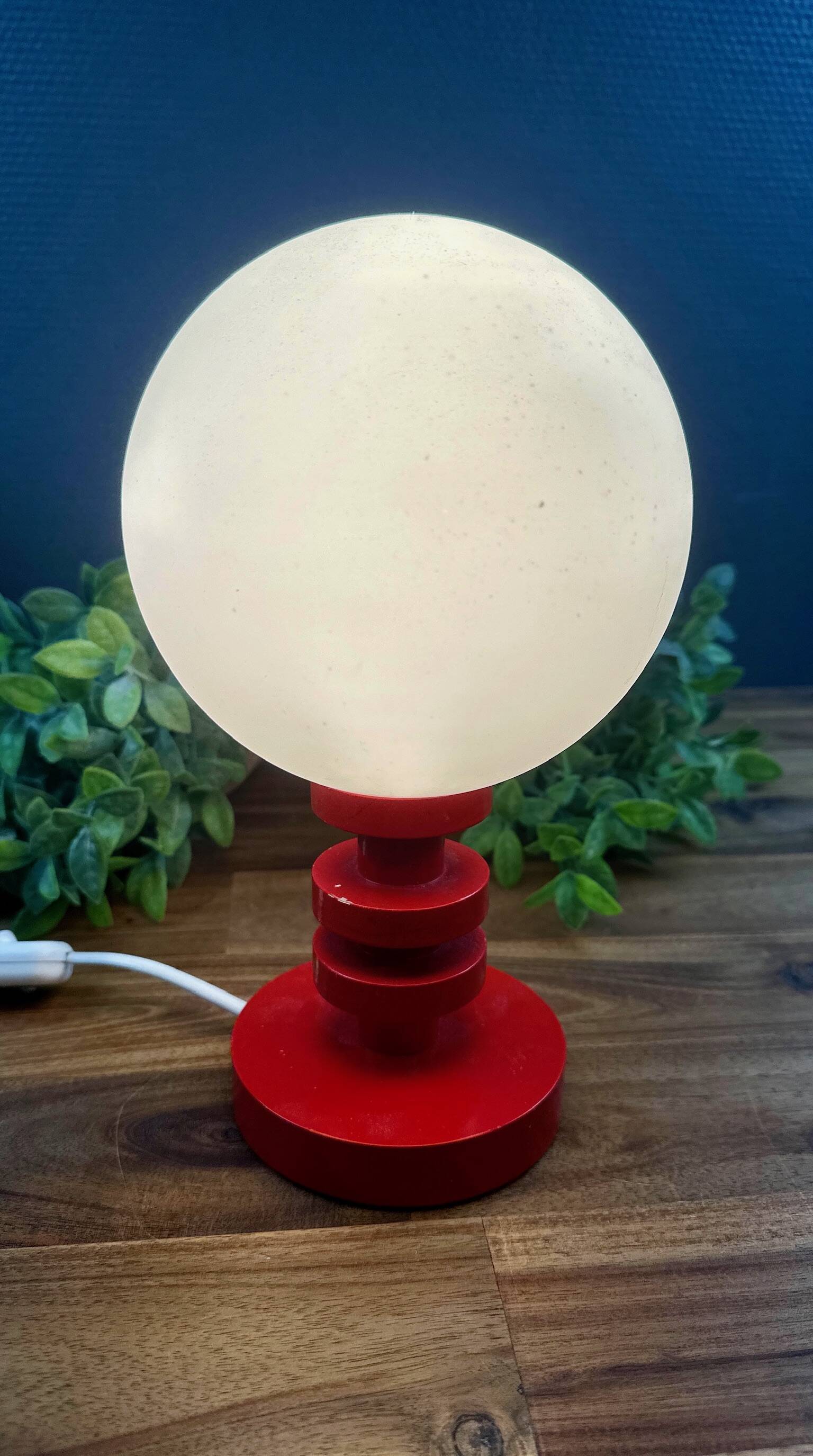 Vintage globe bedside lamp – red lacquered wooden base