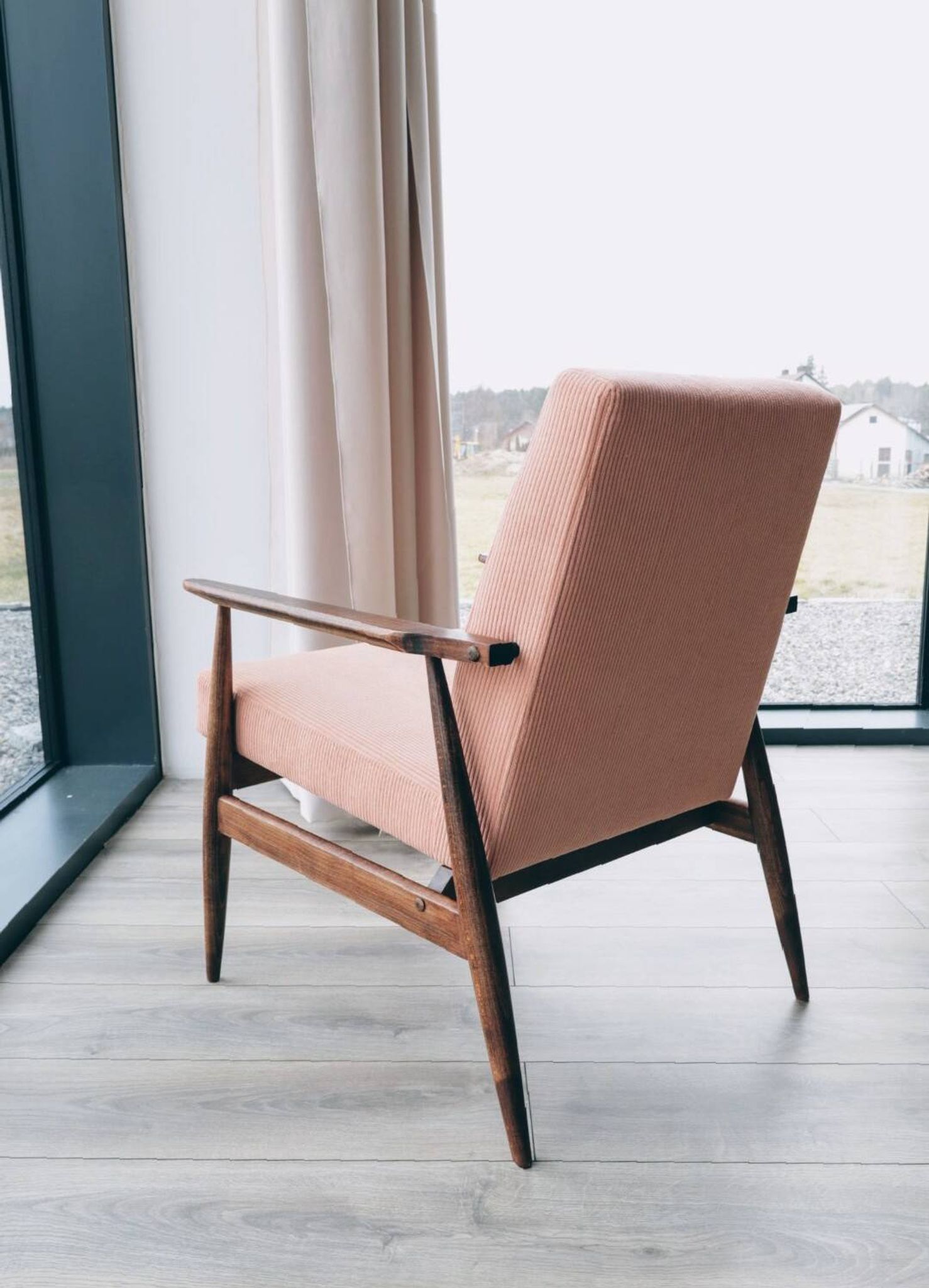Vintage armchair velours côtelé flaming rosé 1970 design by H.Lis