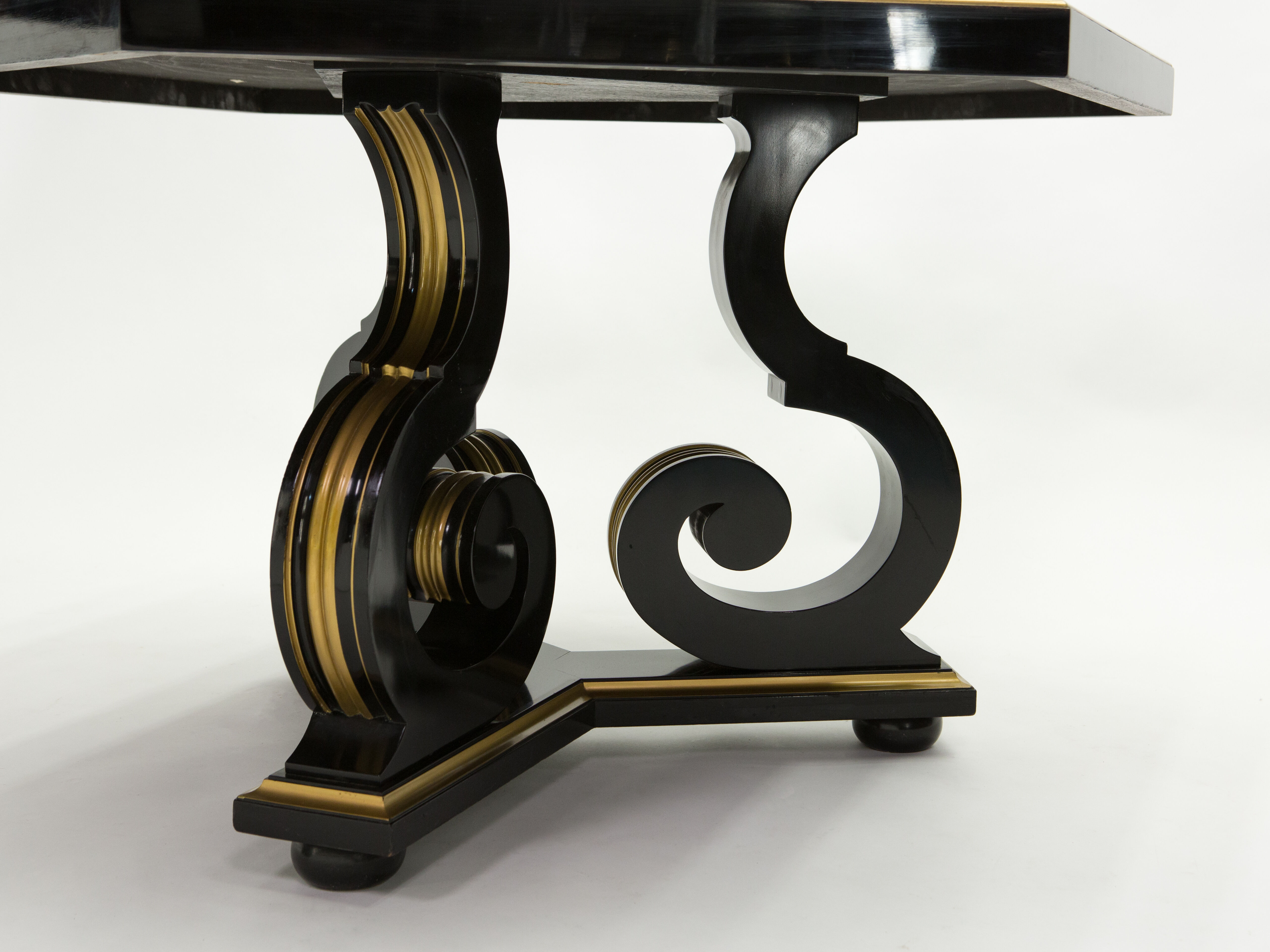 Table à manger néoclassique Maurice Hirsch bois noir doré miroir 1970