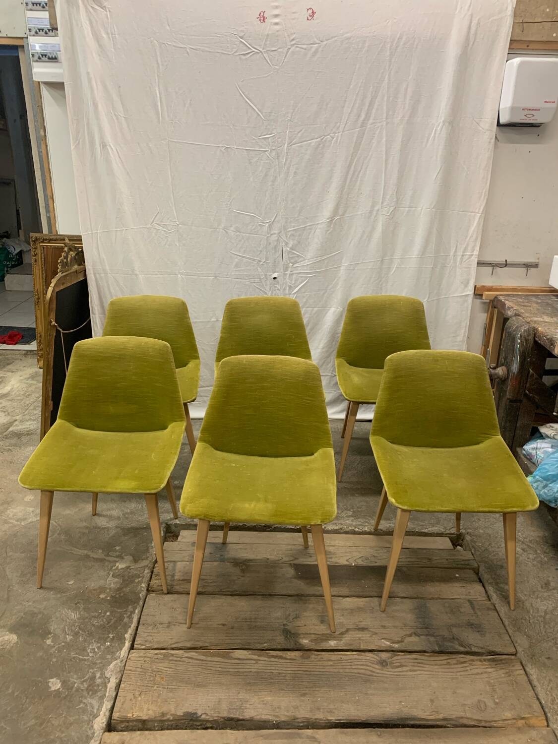 6 chaises scandinaves en velours vert, circa 1960