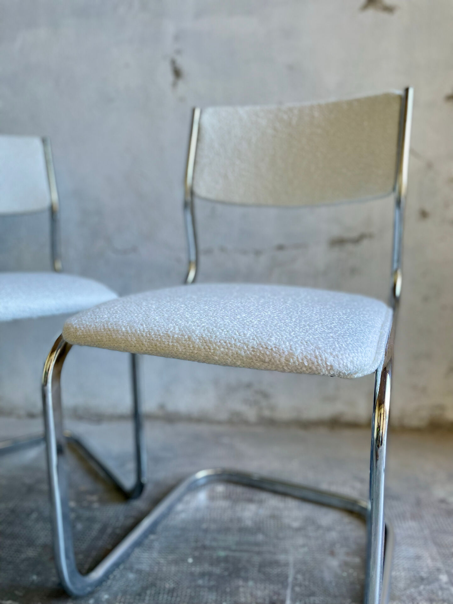 Chaises vintage cantilever - structure chrome - années 70