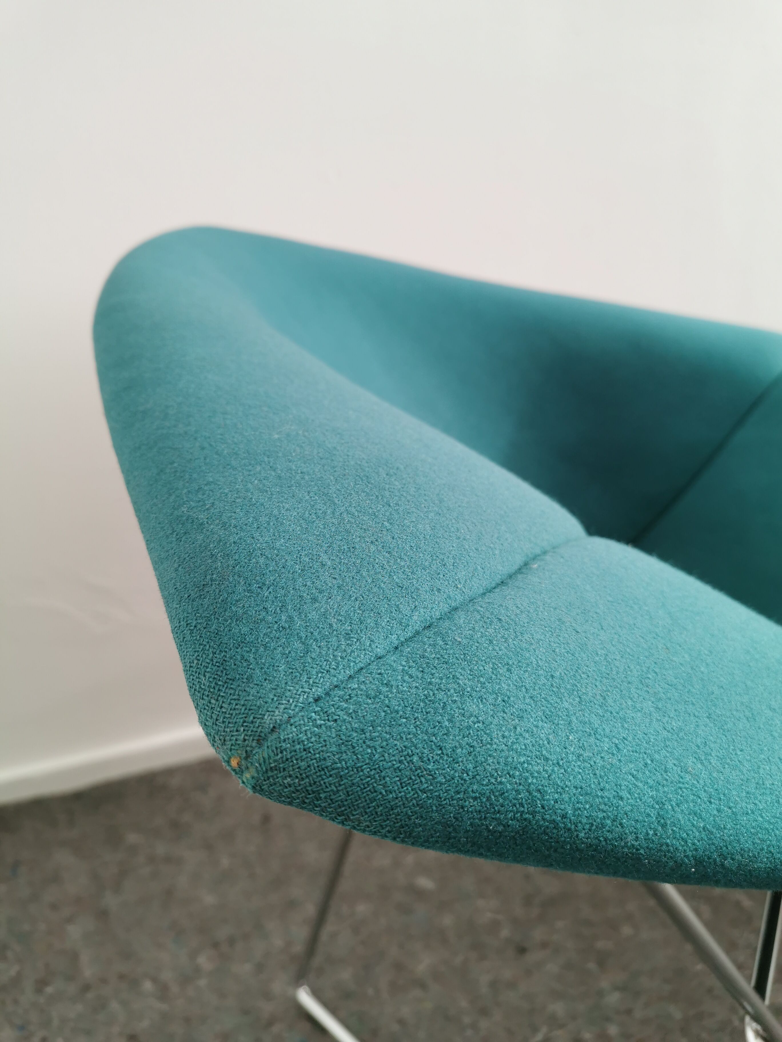 Diamond lounge armchairs by Harry Bertoia for Knoll