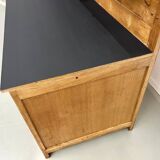 Large trading counter from the 80s