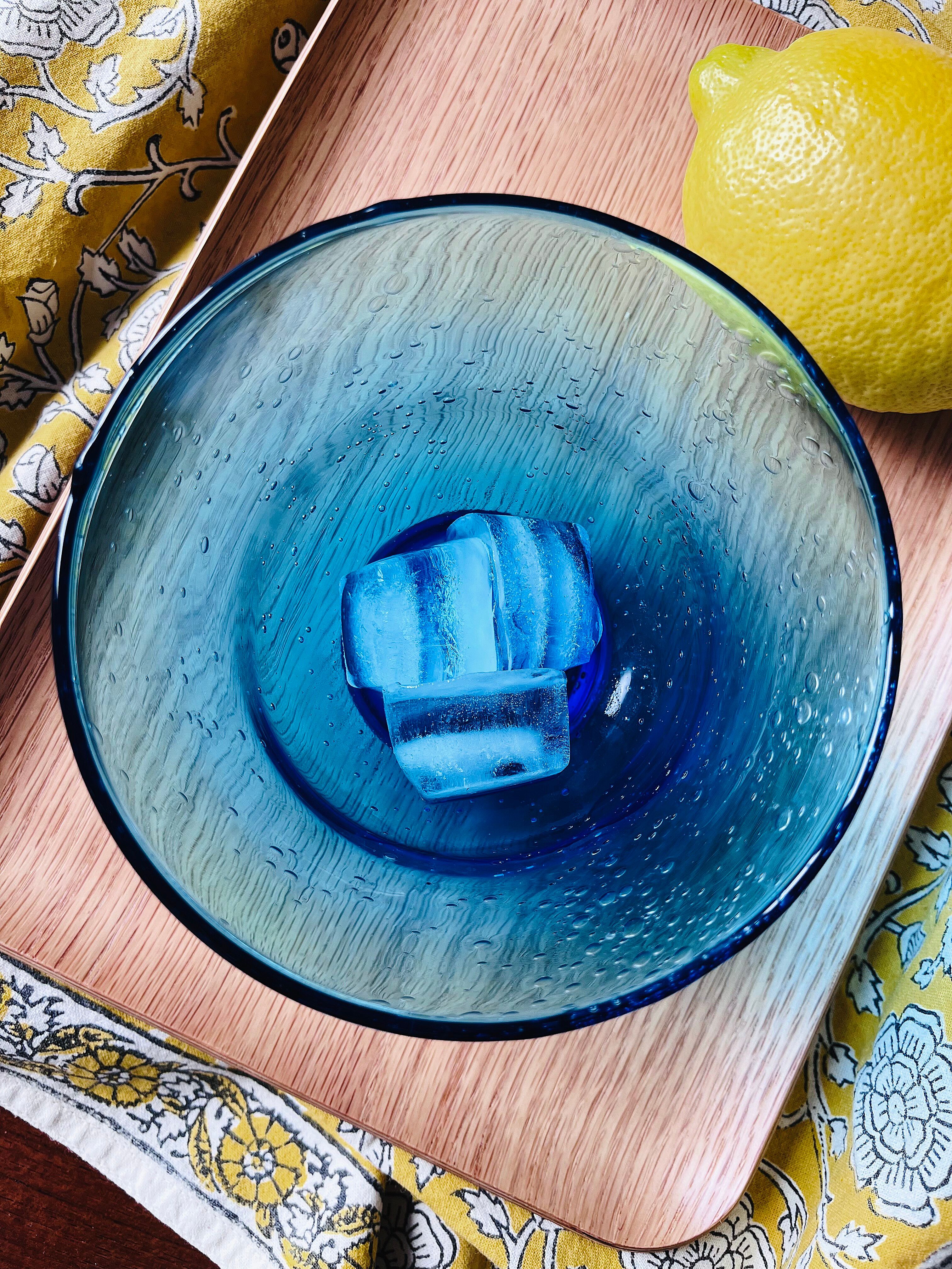 Blown glass bowl with fine bubbles