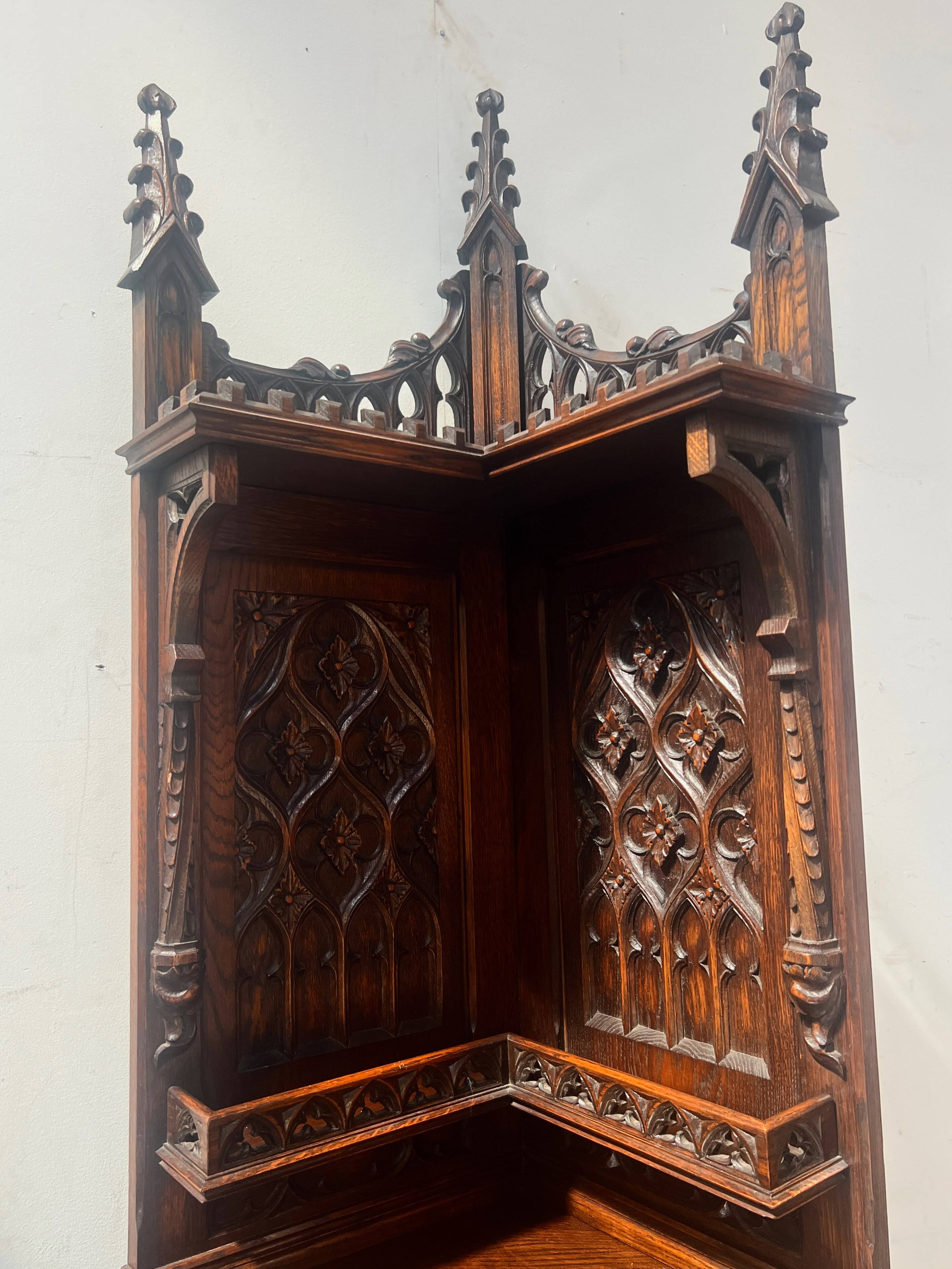 Gothic-style corner cabinet in solid oak, 20th century.