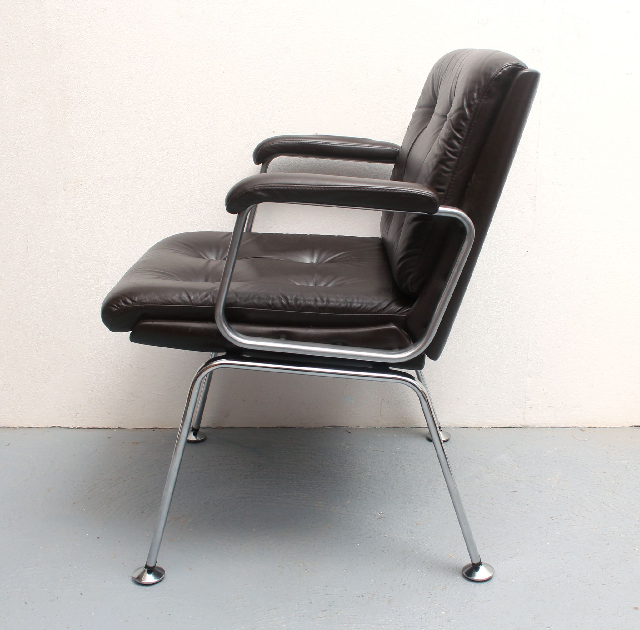 Fauteuil en cuir Drabert marron foncé des années 1970
