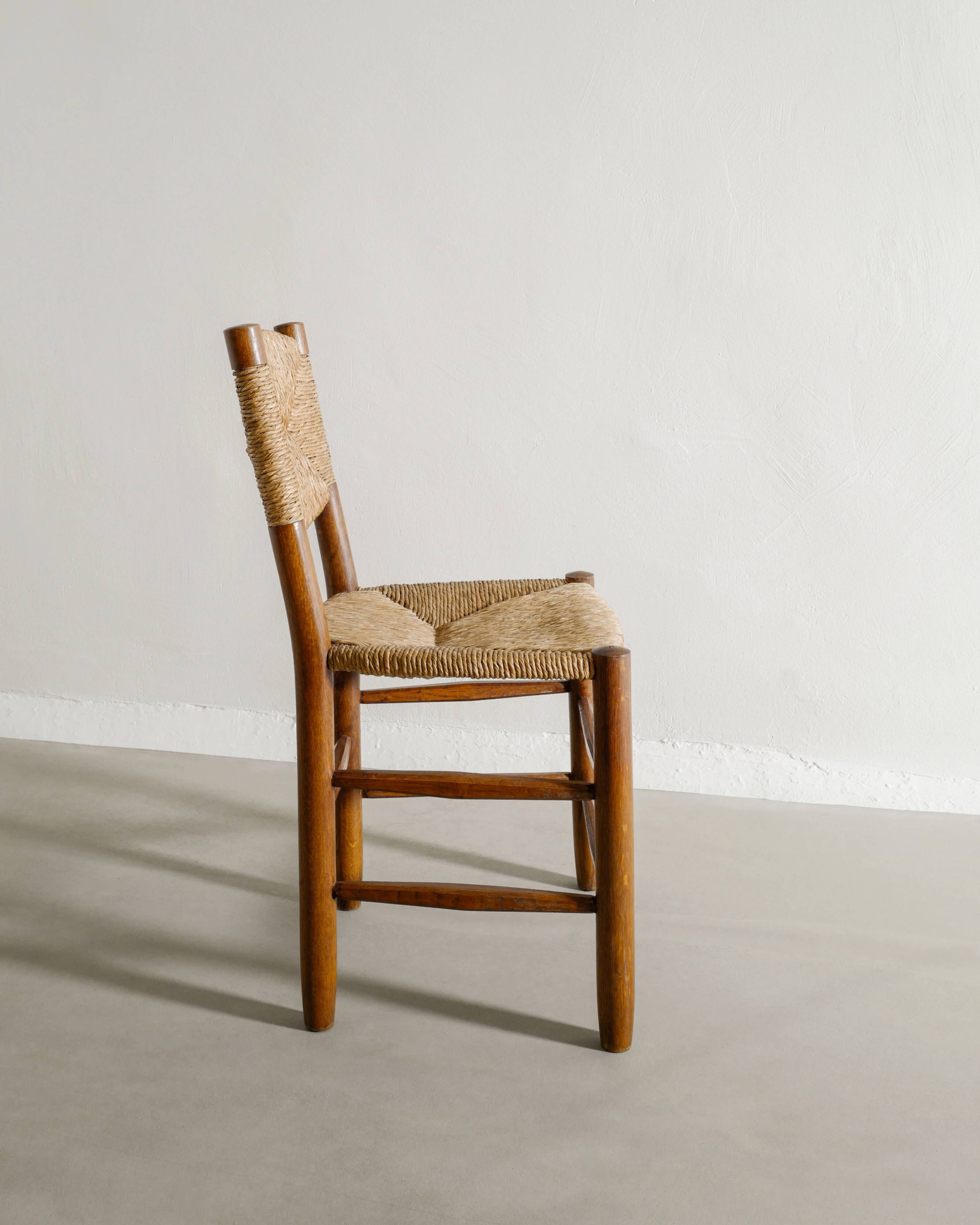 Chaises de salle à manger françaises en bois « N 19 » du milieu du siècle par Charlotte Perriand, années 1950