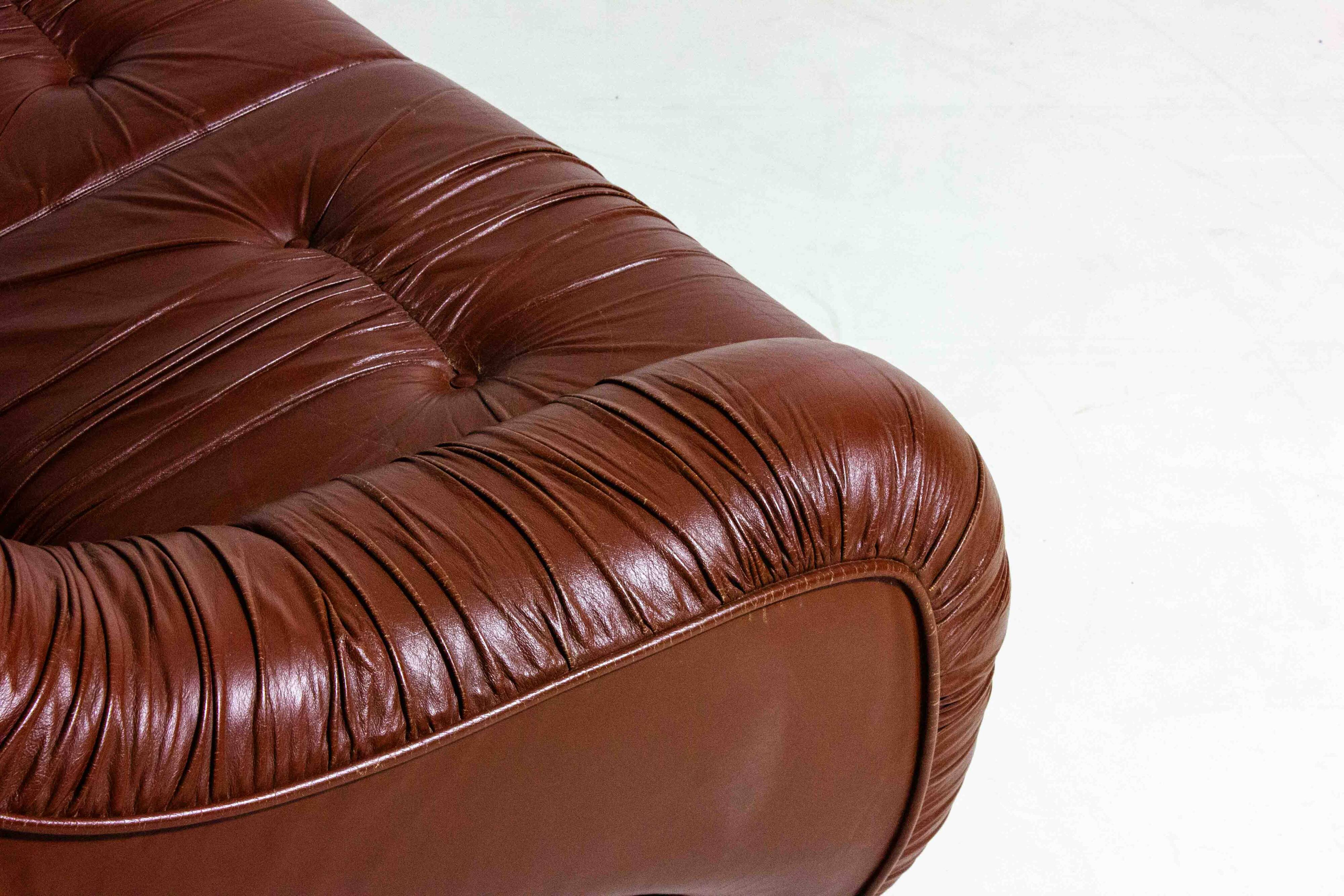 Rare "Capriccio" sofa in scrunched leather by Eurosalotto, 1970s