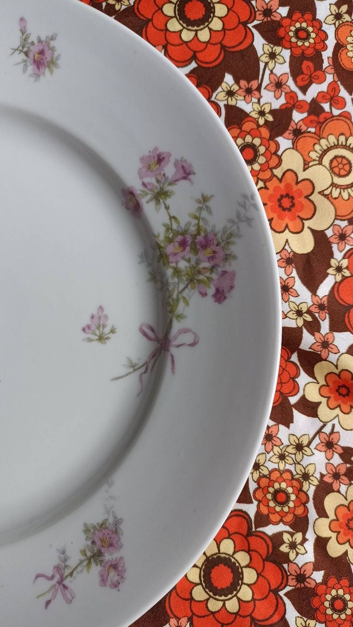 Plat de service en porcelaine de Limoges William Guérin et Compagnie