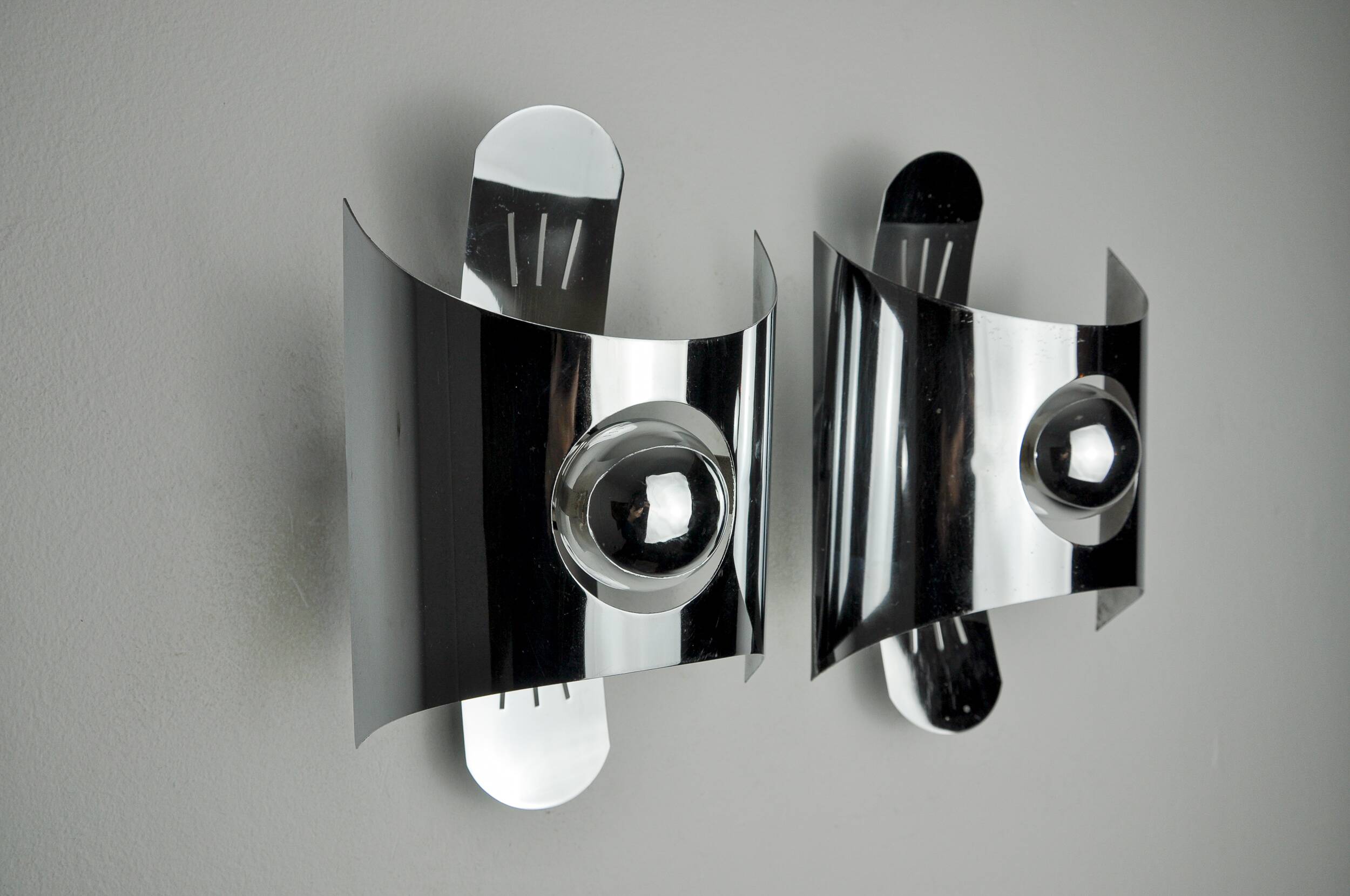 Pair of space age wall lights, chromed metal, Italy, 1970