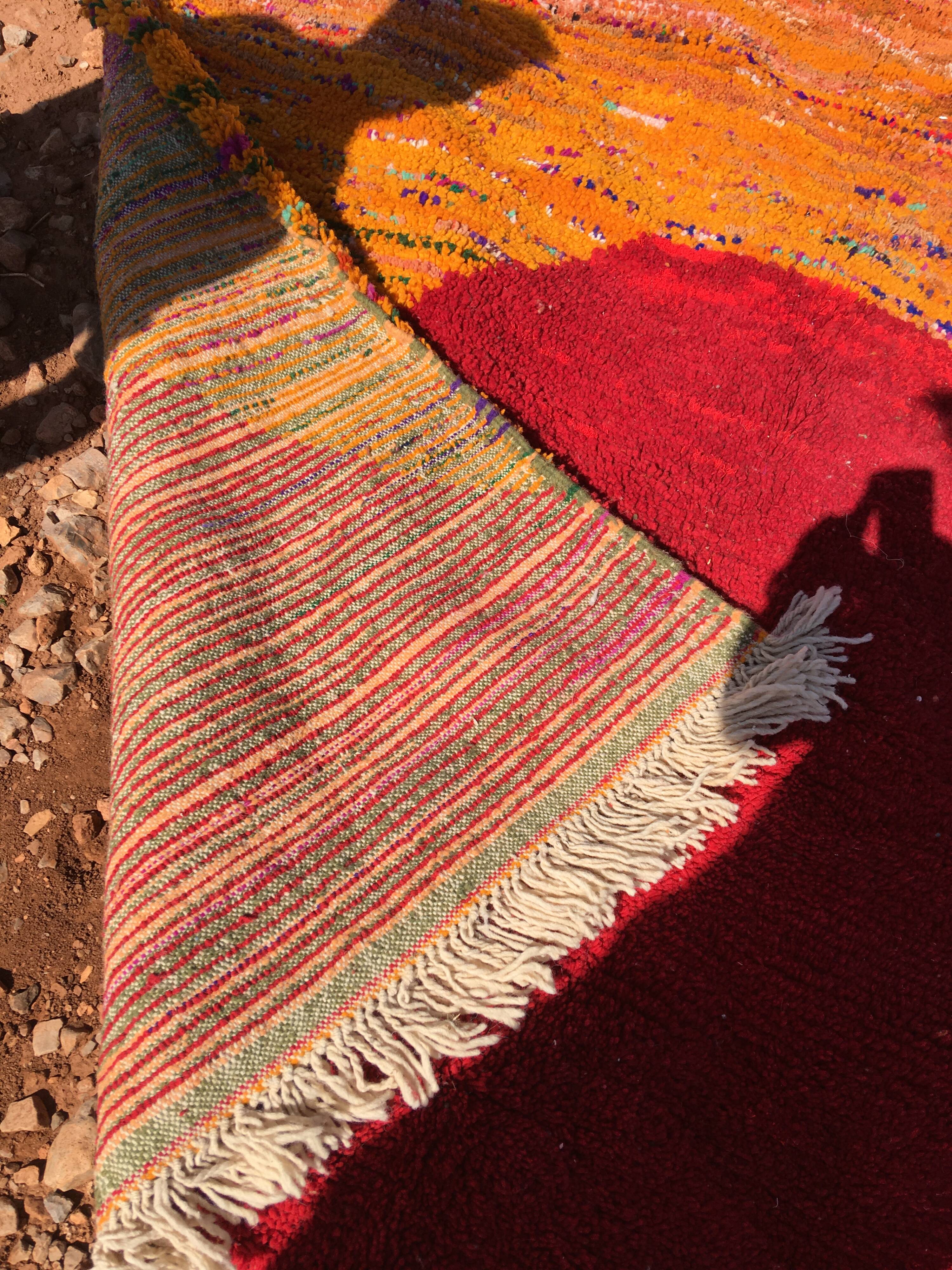 En provenance de Boujaad, ces tapis sont comparés à un tableau et sont admi