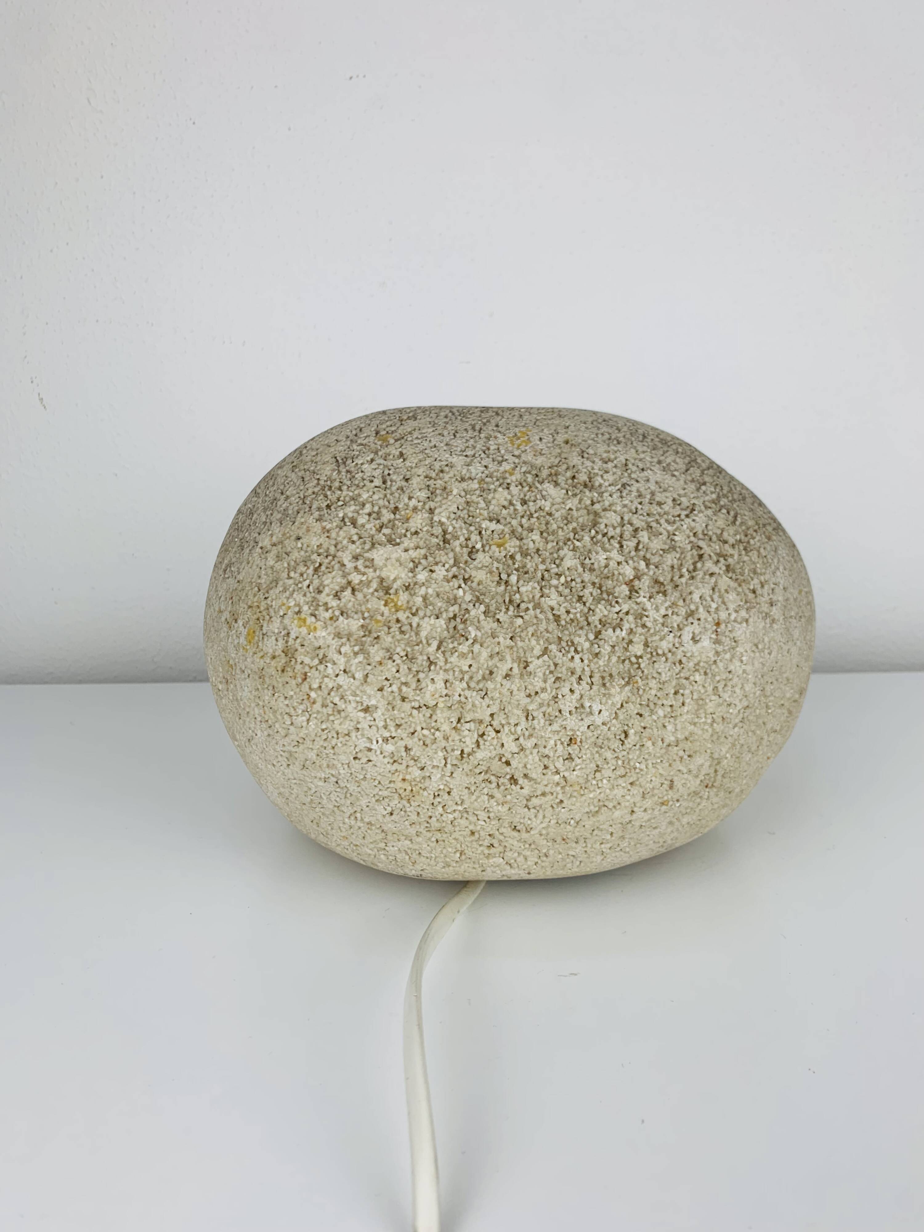 Lampe Dora dite "caillou" par André Cazenave