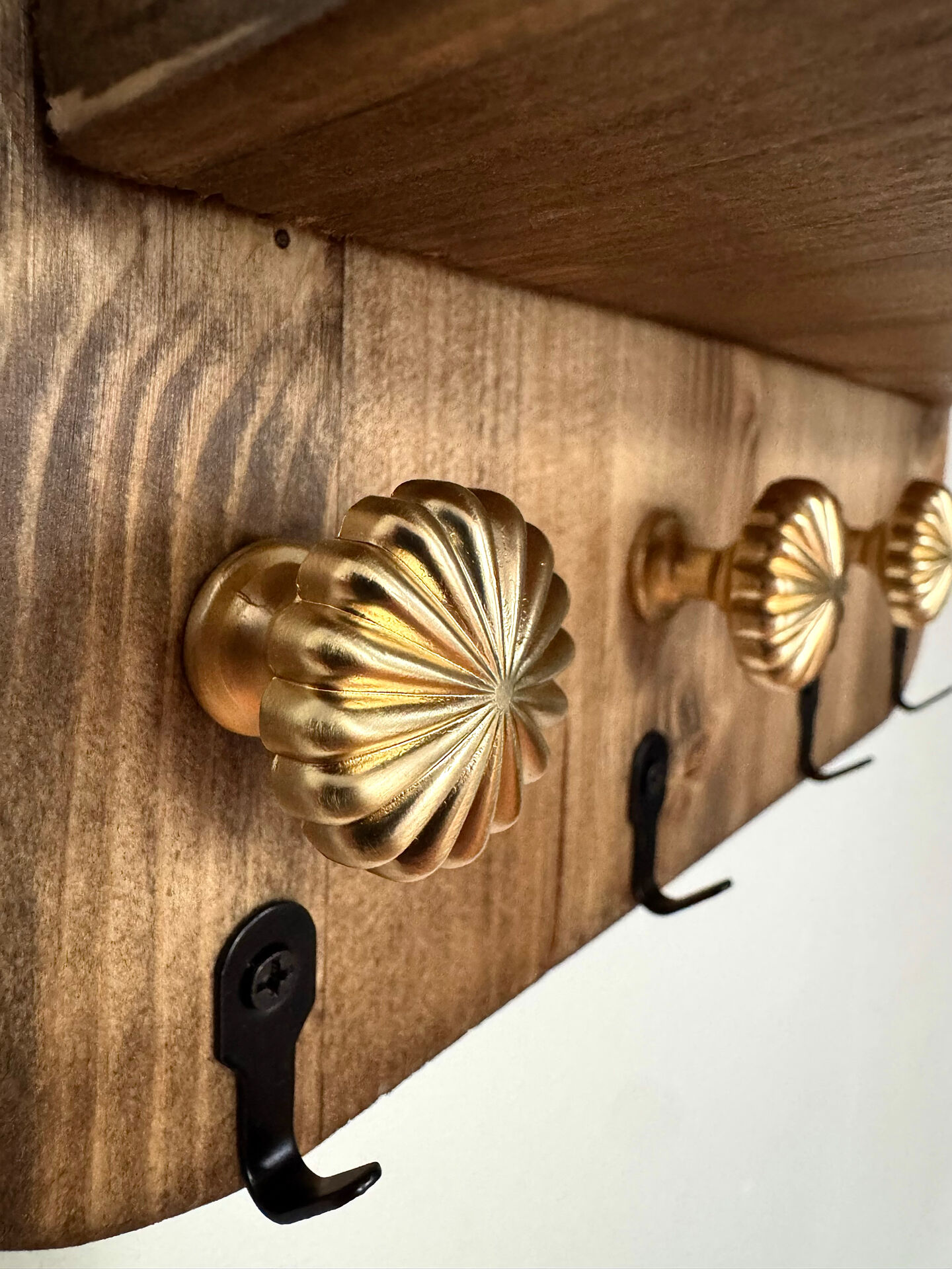 Wall shelf made of solid wood with golden hooks - Key holder for the entrance