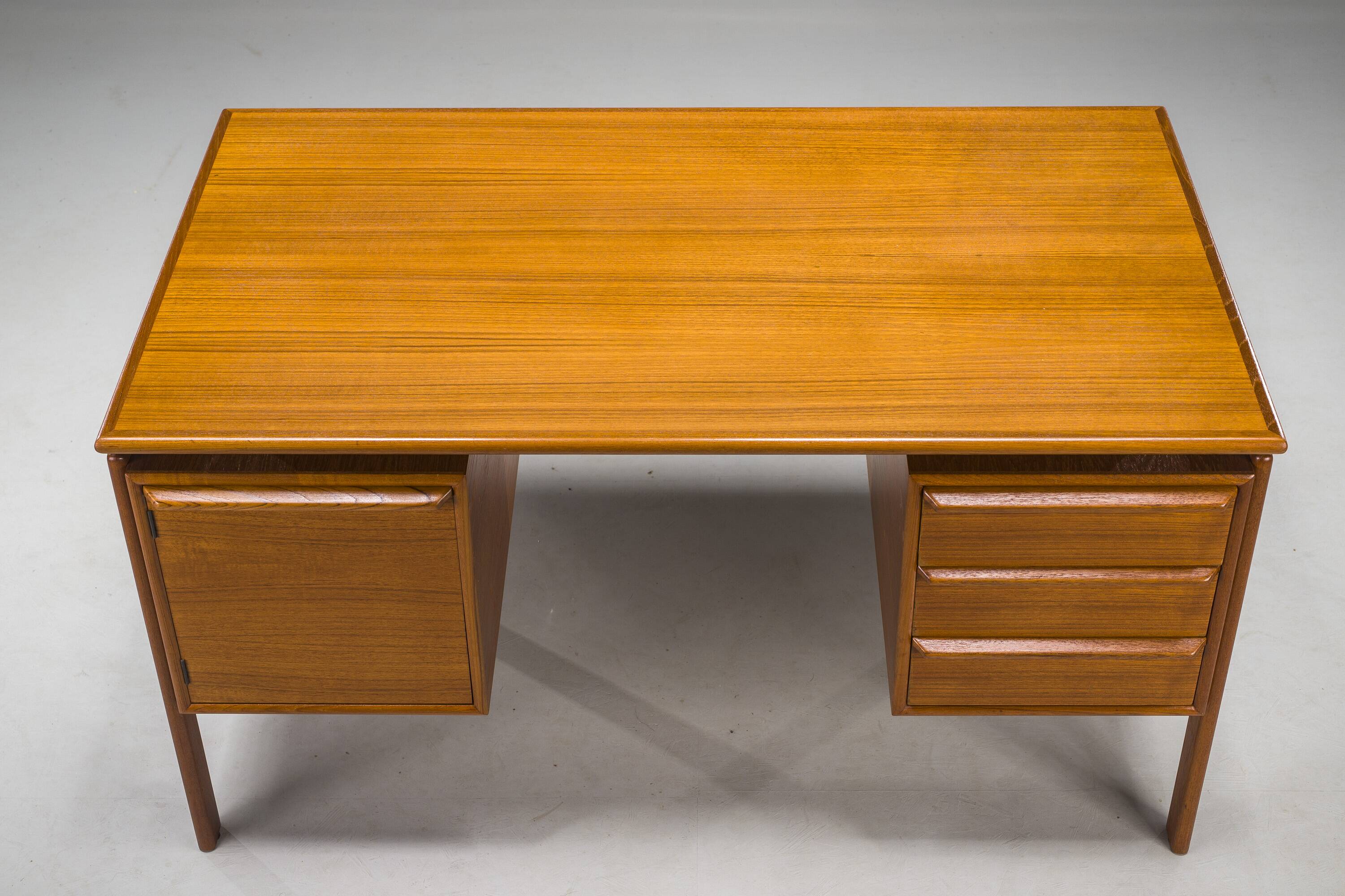 Mid-Century Teak Freestanding Desk from GV Møbler, 1970s