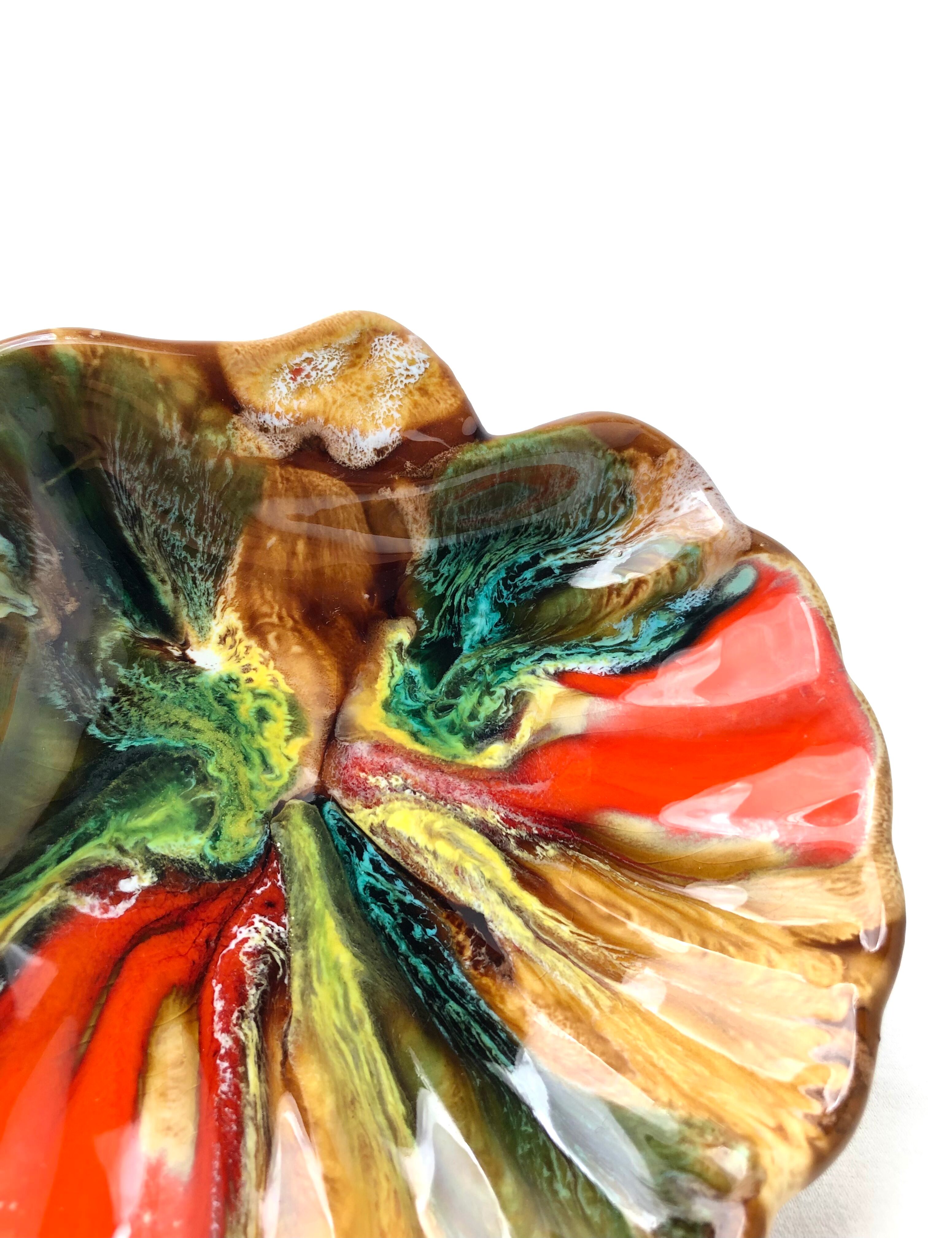 Empty old vintage pocket in the shape of a shell 🐚