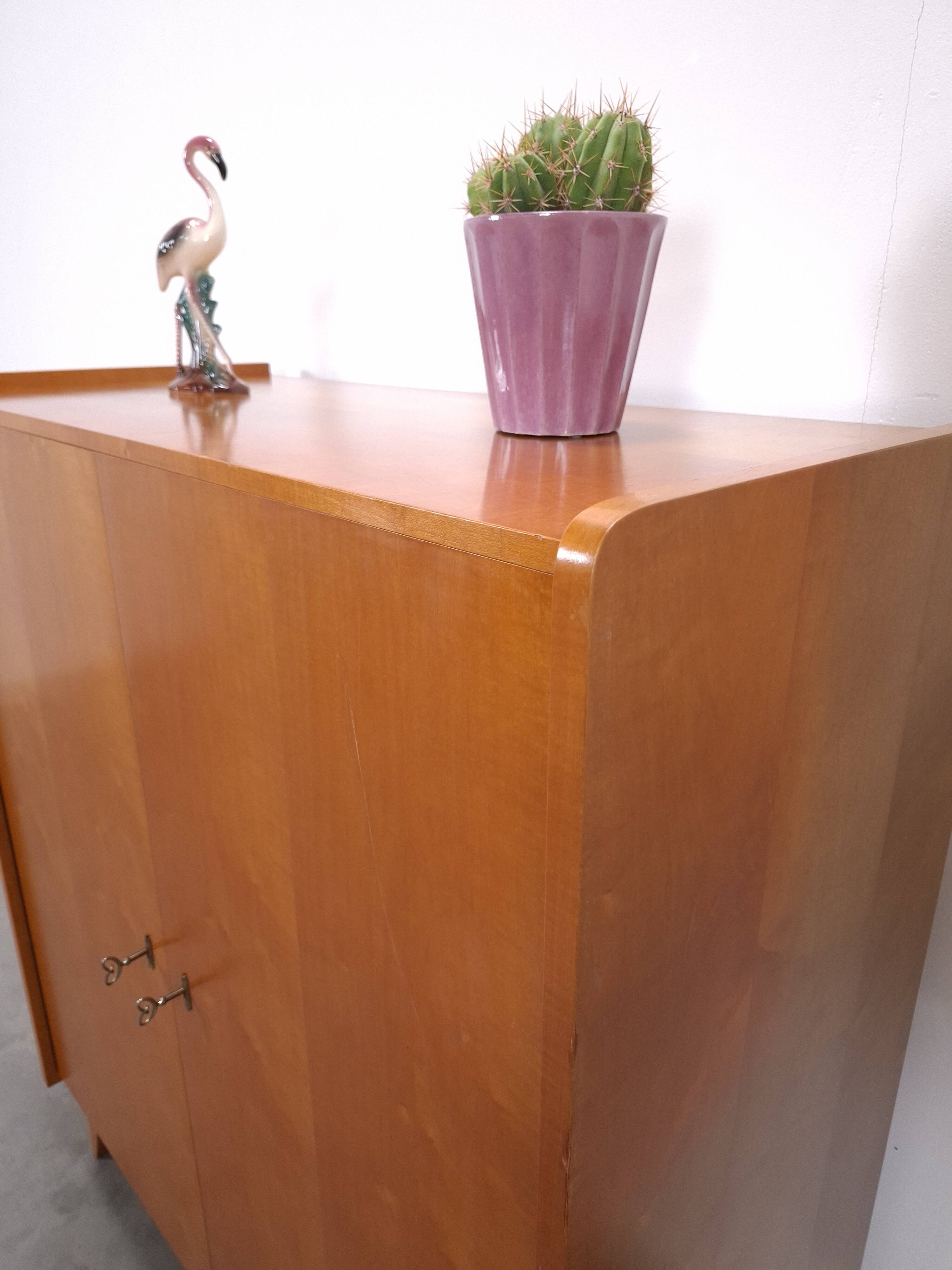 Kledingkast met legplanken en lades, opbergkast