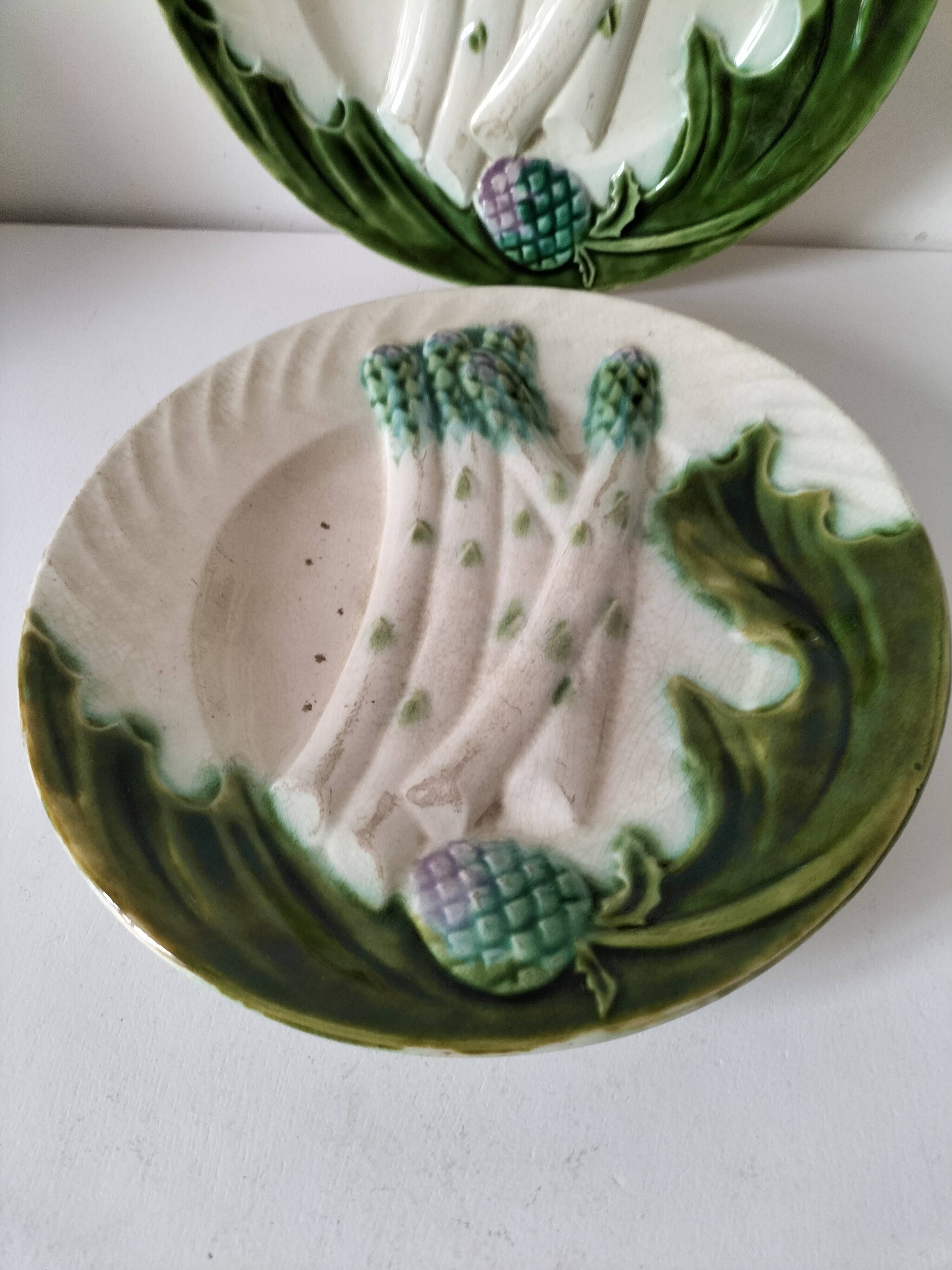 Assiettes barbotine Salins – décor asperges & artichaut