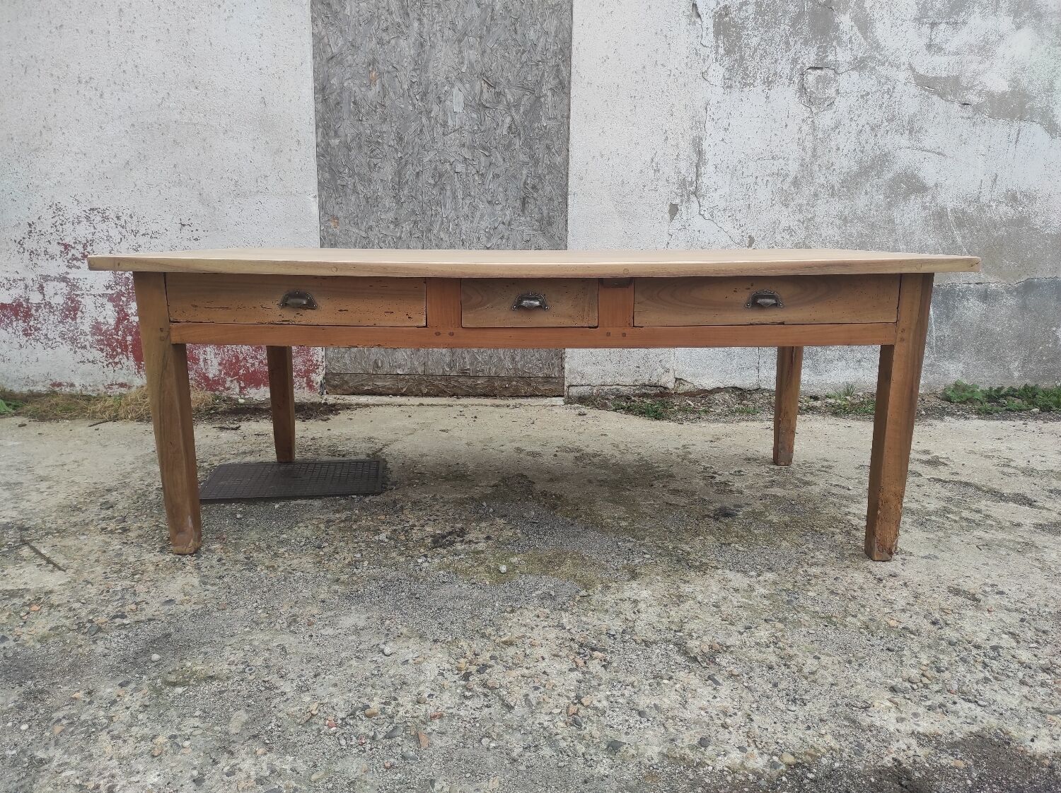 Old farmhouse table of 2x1 m and 8 places in beech and oak