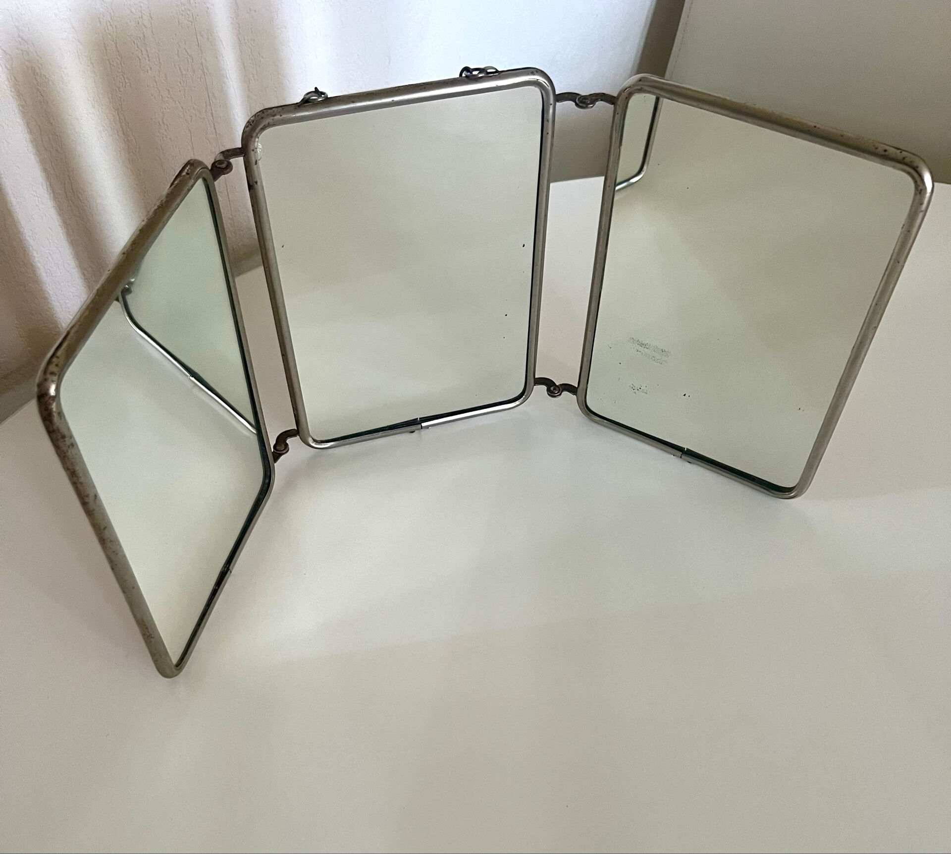 Antique Art Deco triptych barber mirror from the 1920s/30s – leather covering o