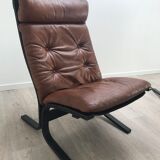 Paire de fauteuils et repose pieds Siesta cuir marron, Ingmar Relling, Westnofa