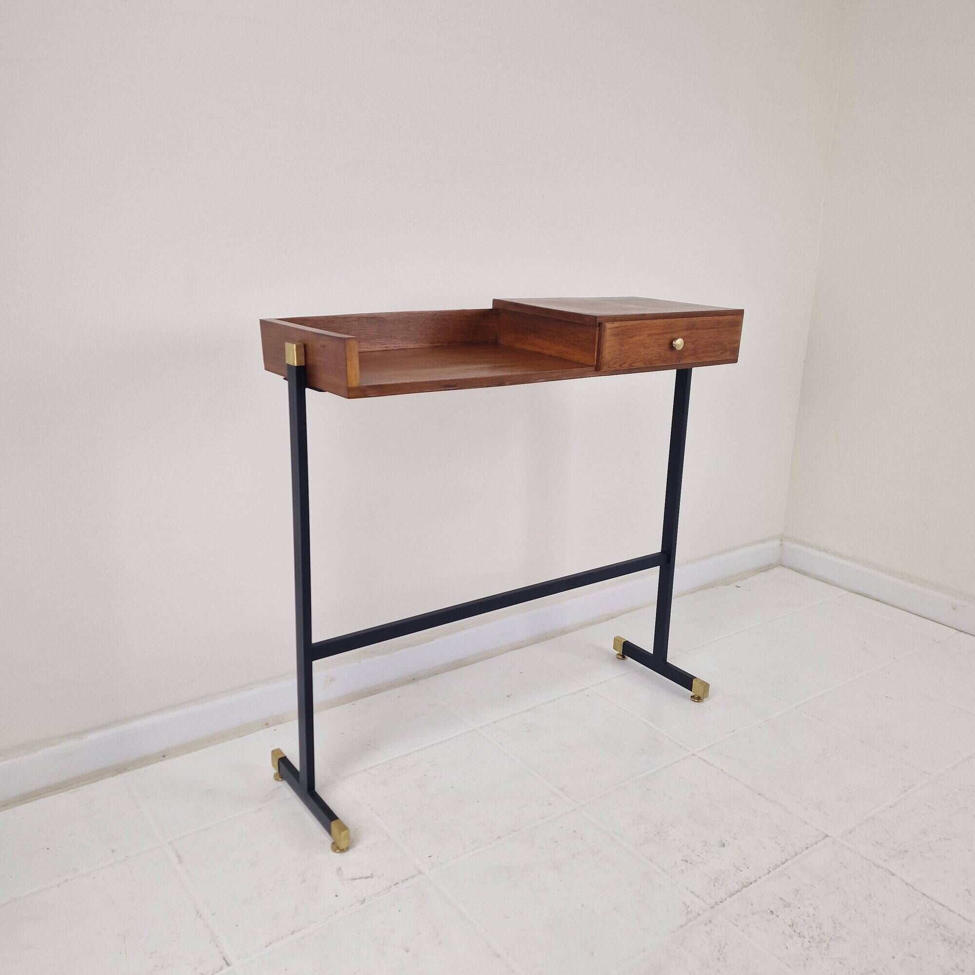 Table console / coiffeuse italienne du milieu du siècle avec des éléments en laiton, années 1950.
