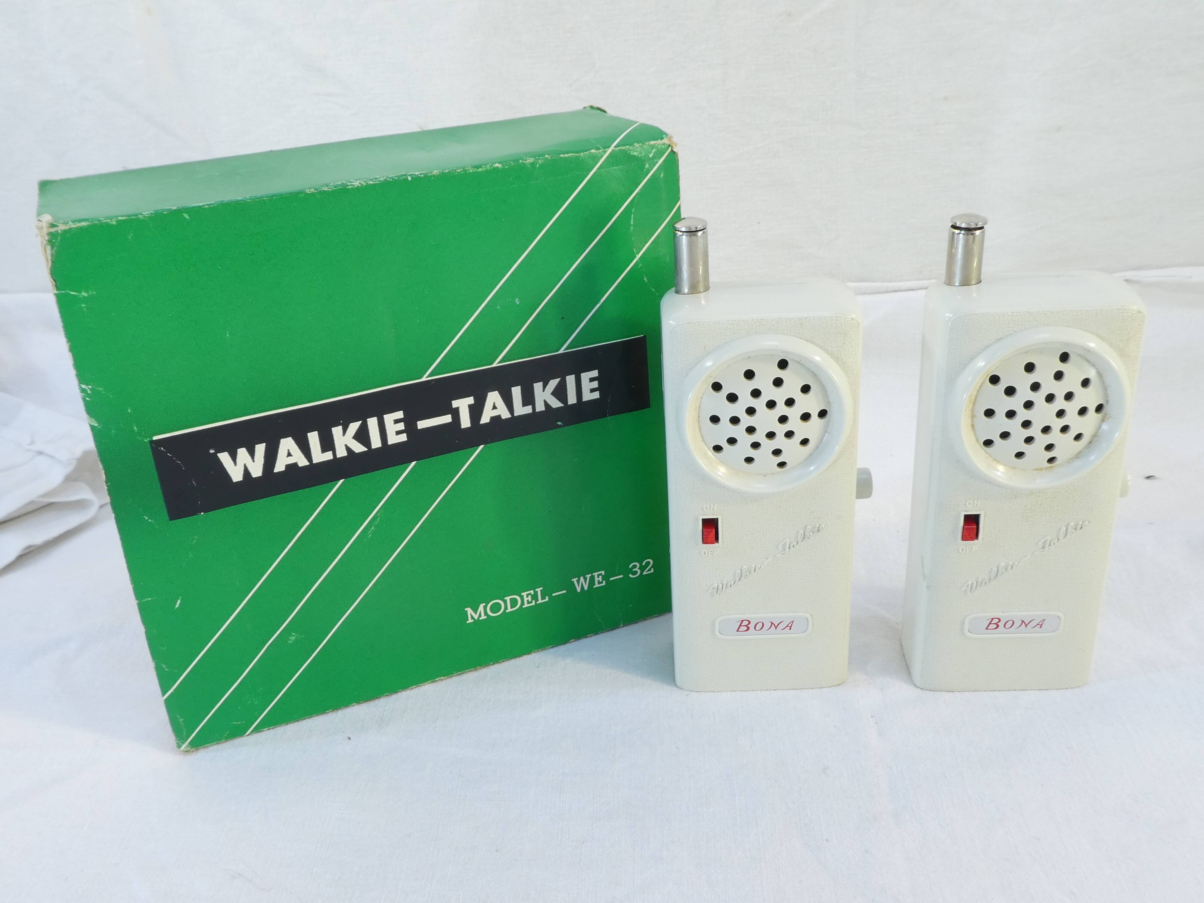 Pair of walkie-talkies Bona model WE 32 made in Japan